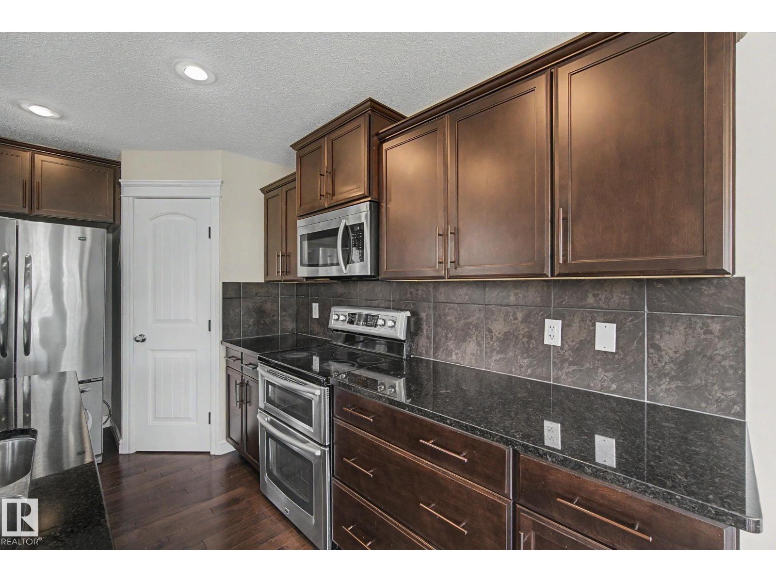 15868 10 Av Sw Property Photo 16