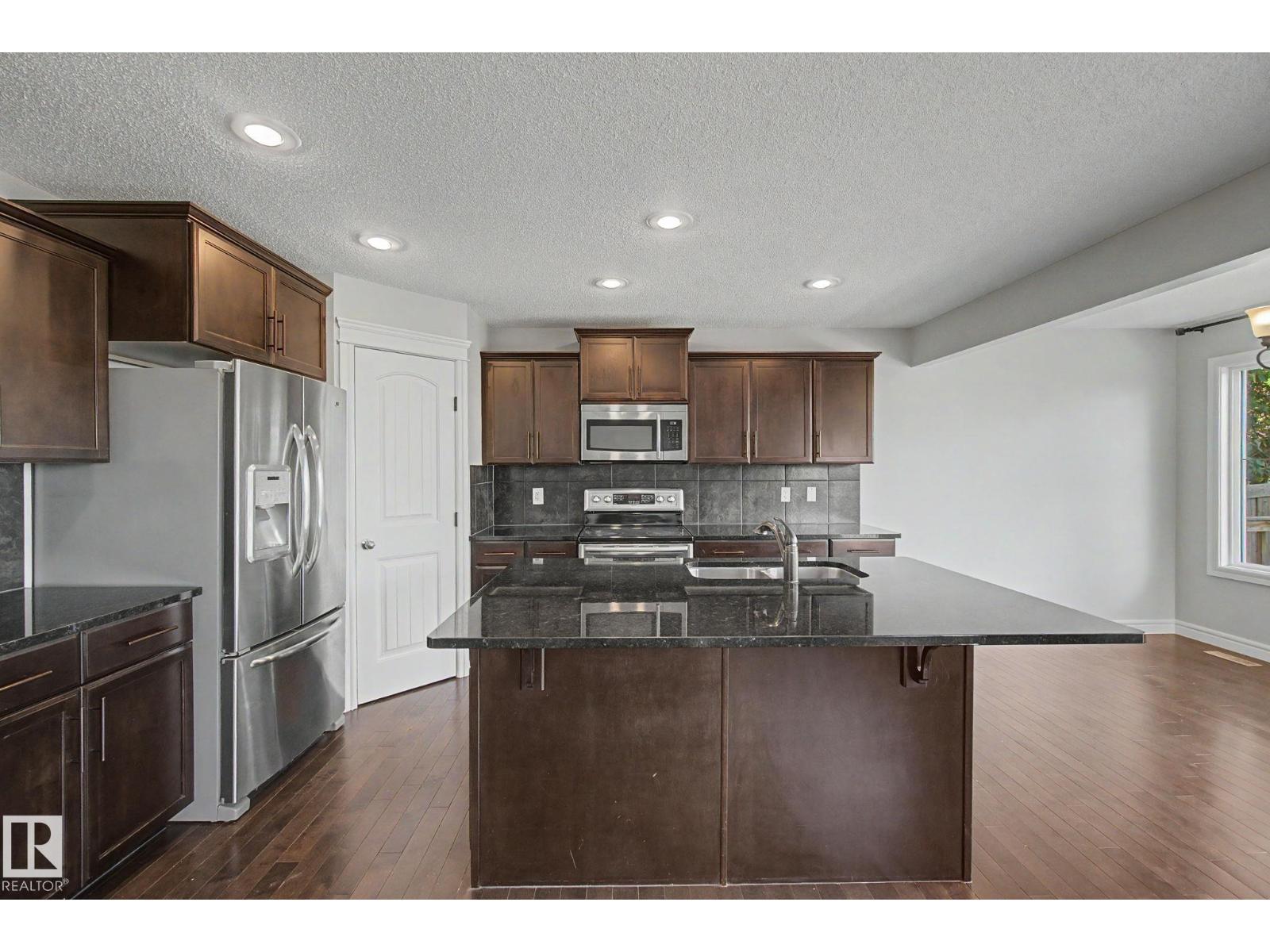 15868 10 Av Sw Property Photo 17