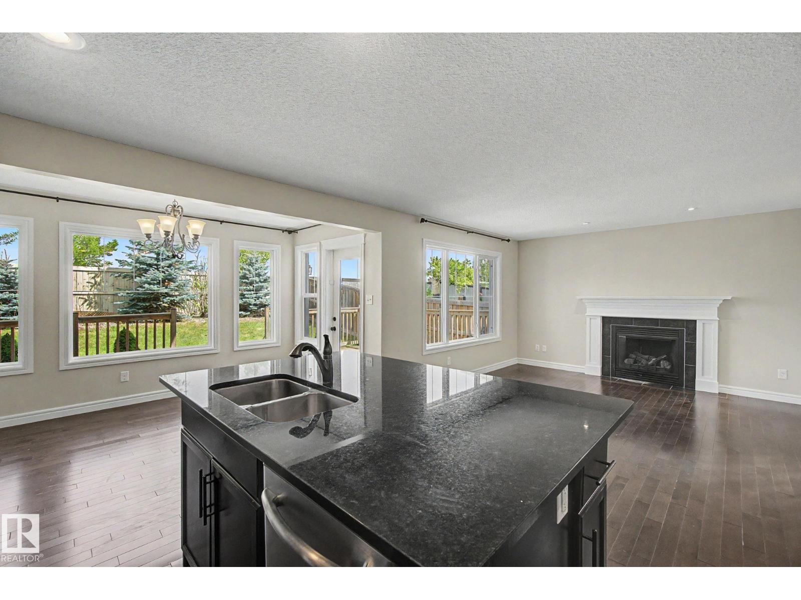 15868 10 Av Sw Property Photo 18