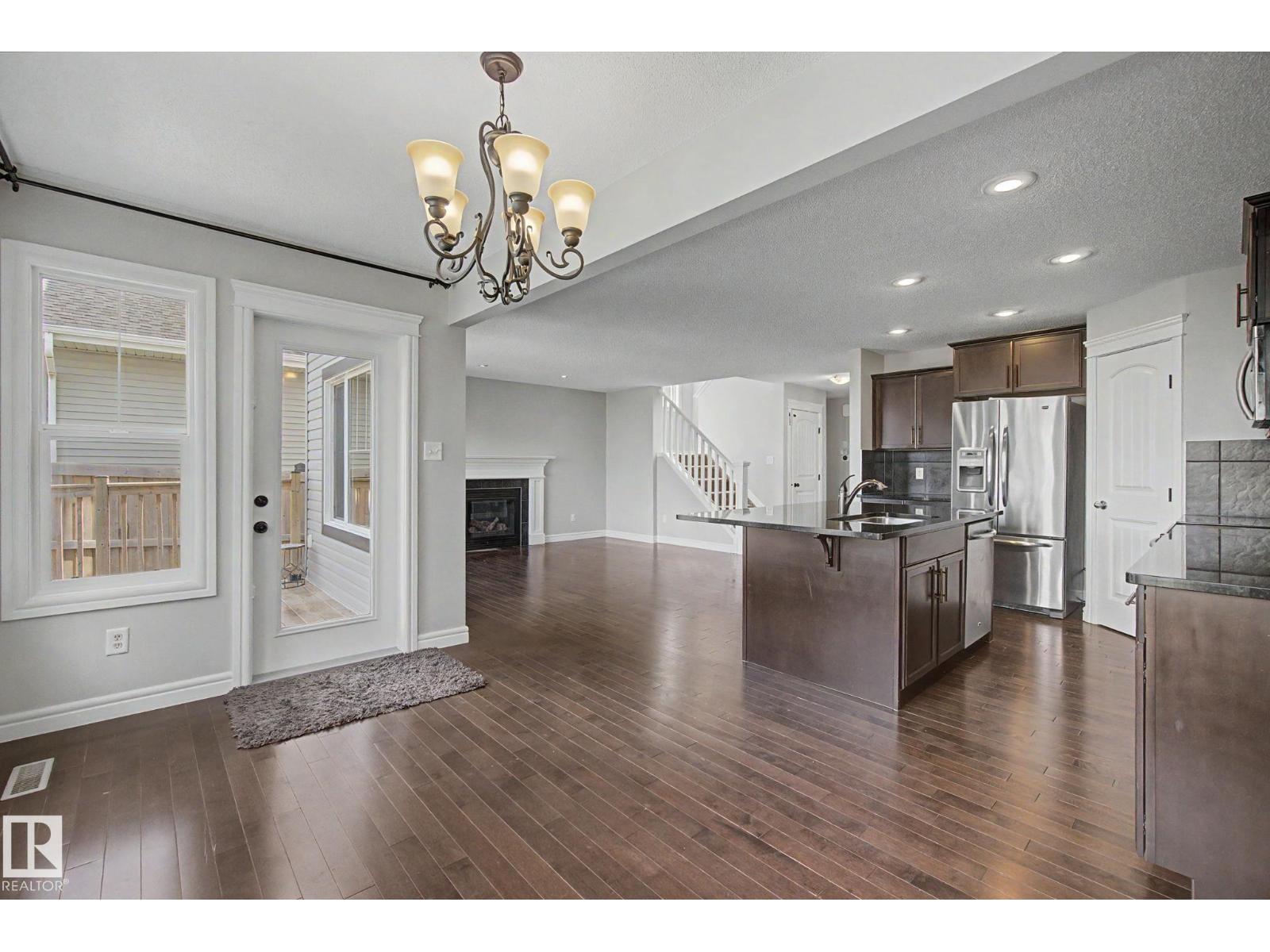 15868 10 Av Sw Property Photo 21