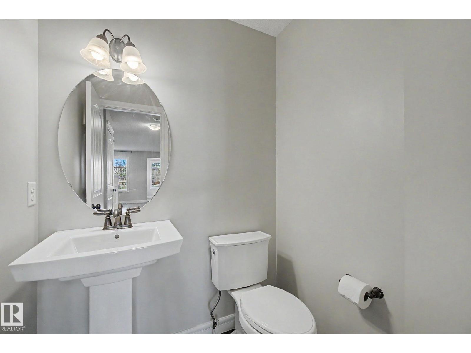 15868 10 Av Sw Property Photo 22