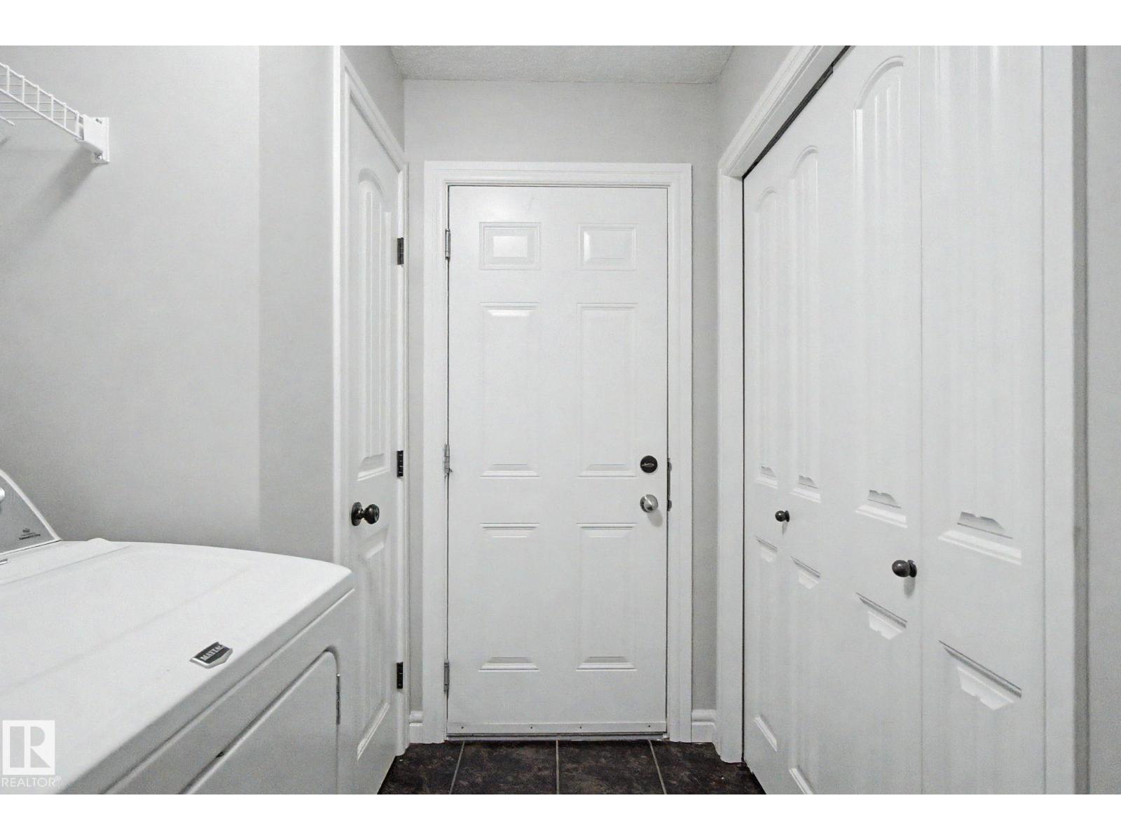 15868 10 Av Sw Property Photo 24