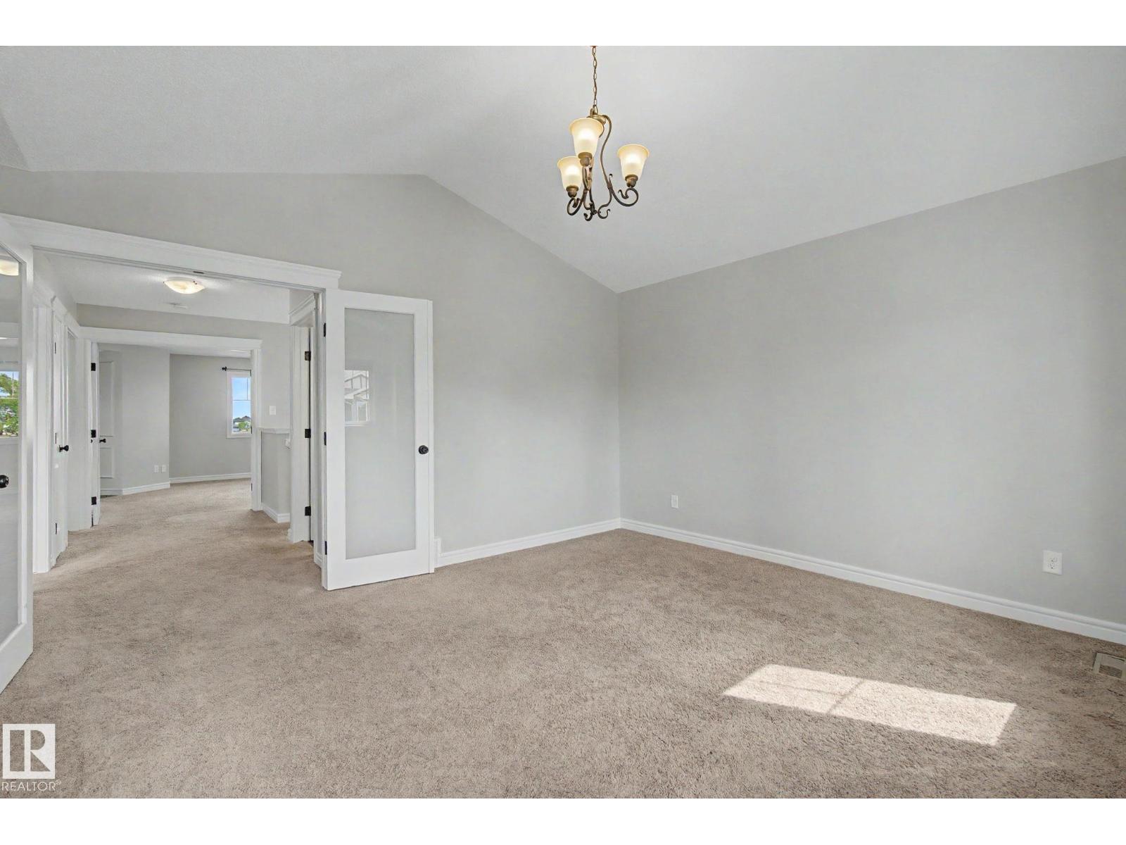 15868 10 Av Sw Property Photo 30