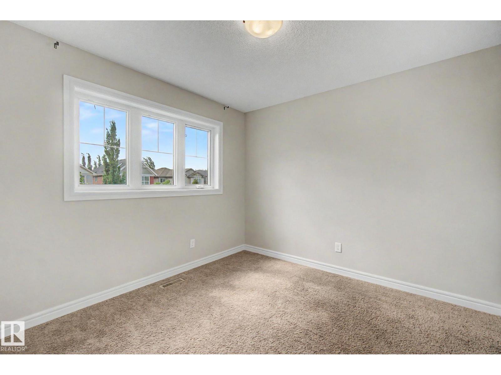 15868 10 Av Sw Property Photo 31
