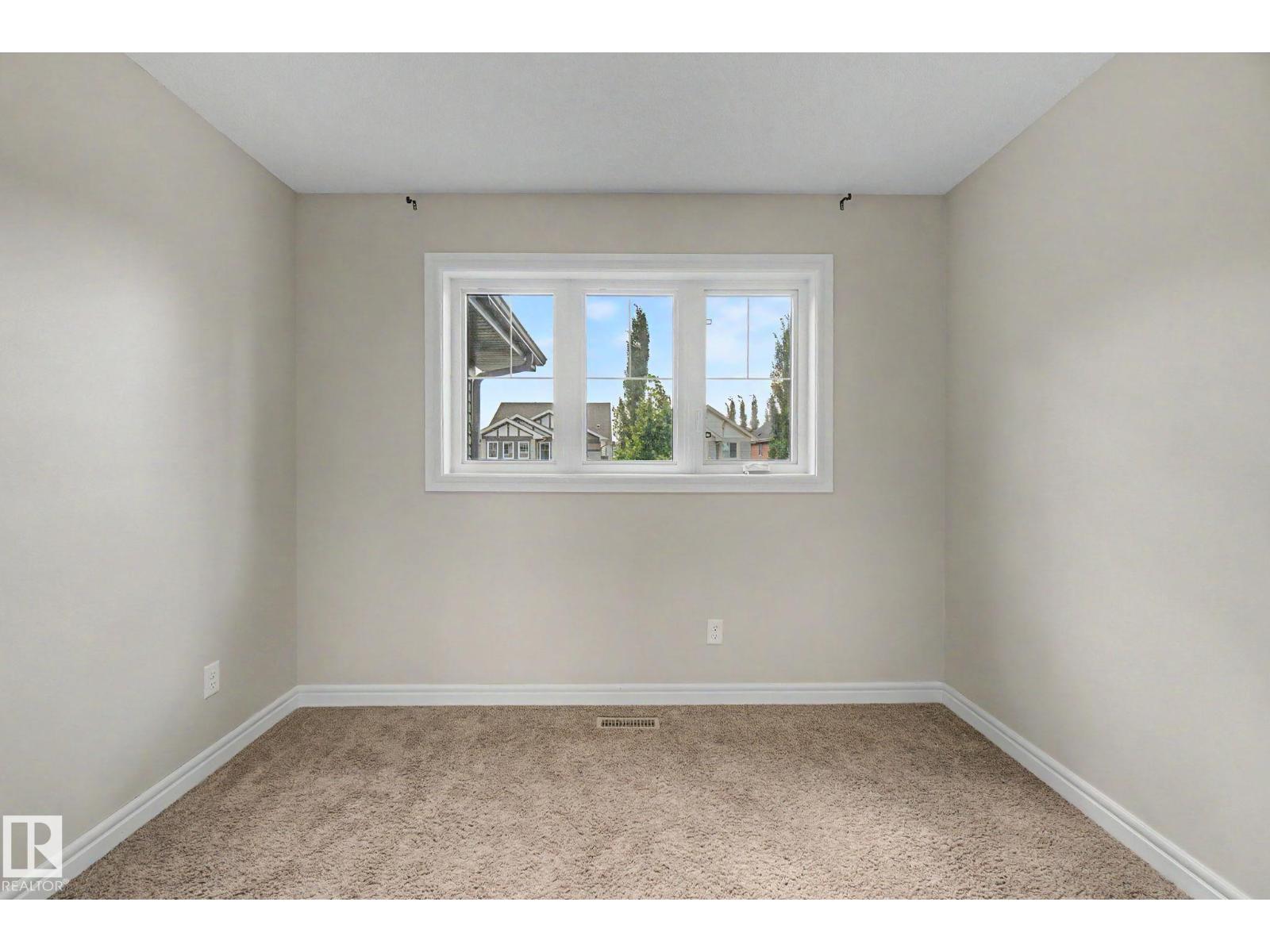 15868 10 Av Sw Property Photo 32
