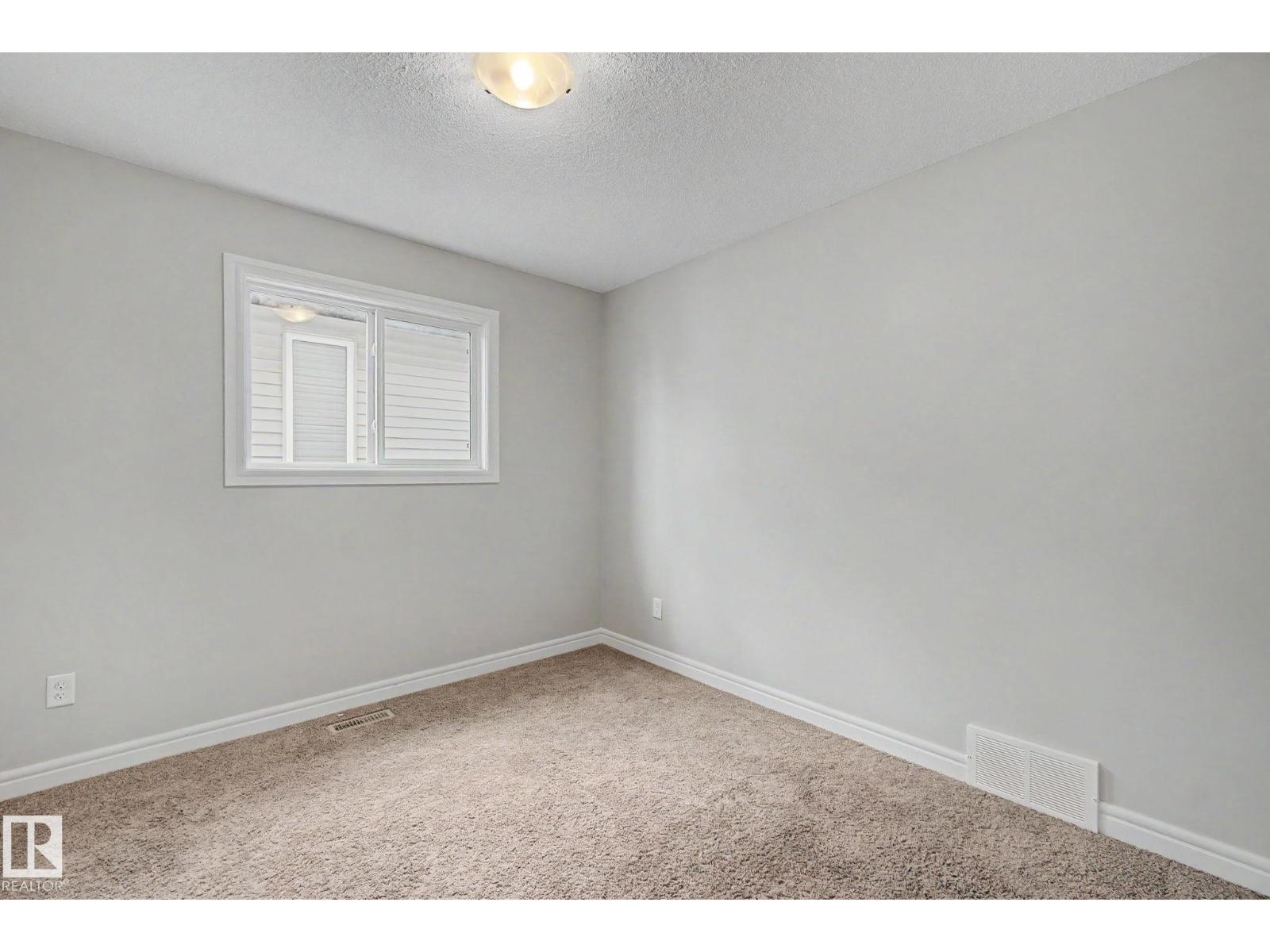 15868 10 Av Sw Property Photo 35