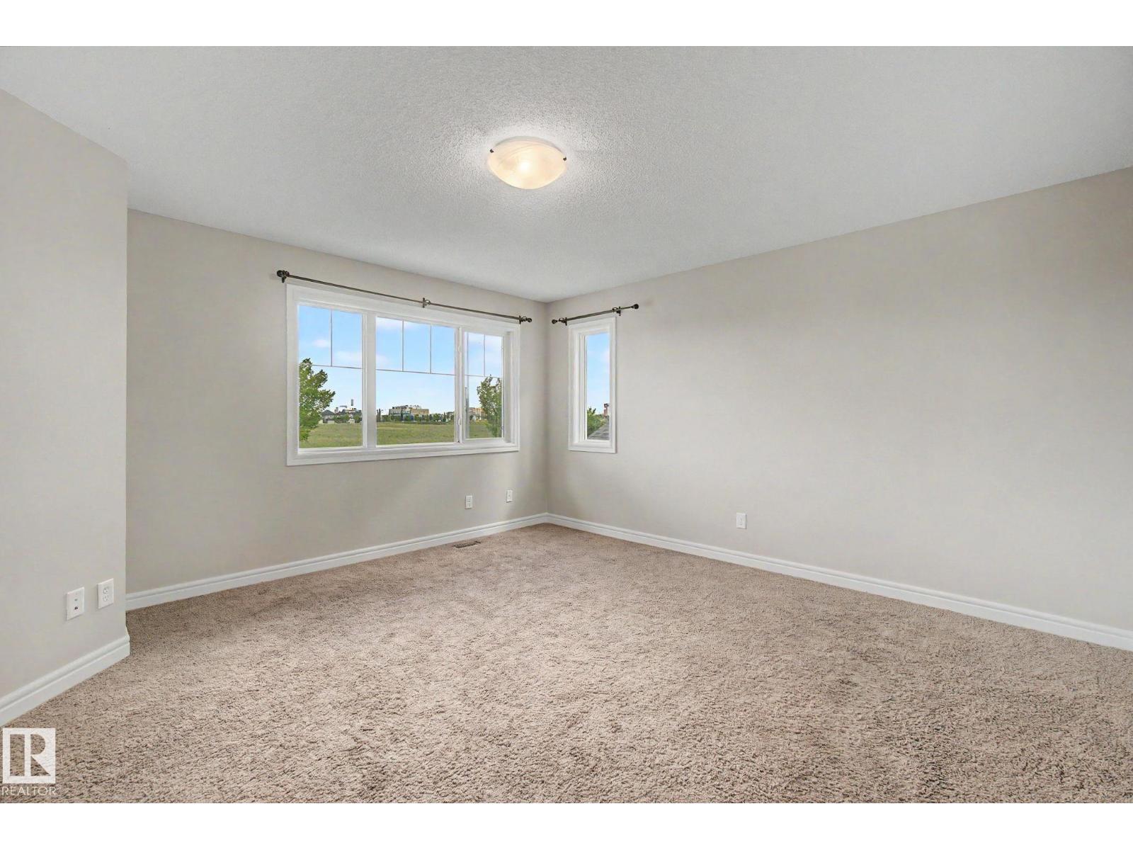 15868 10 Av Sw Property Photo 38