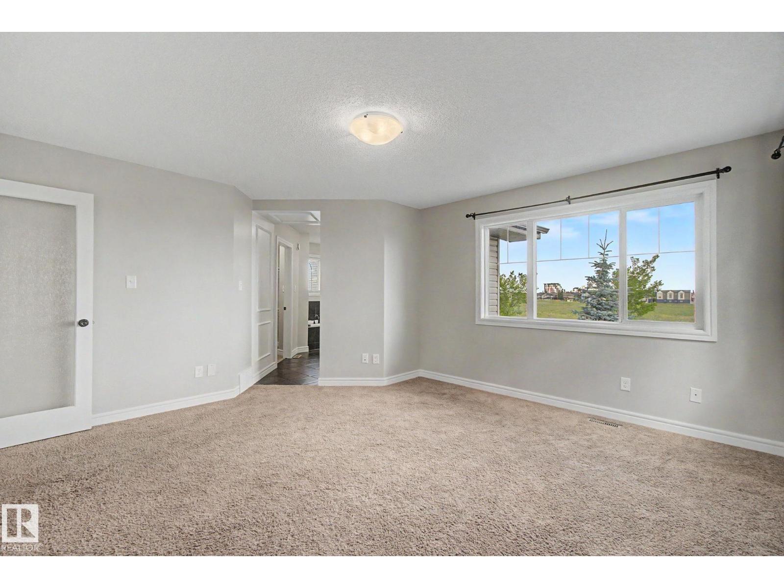 15868 10 Av Sw Property Photo 39