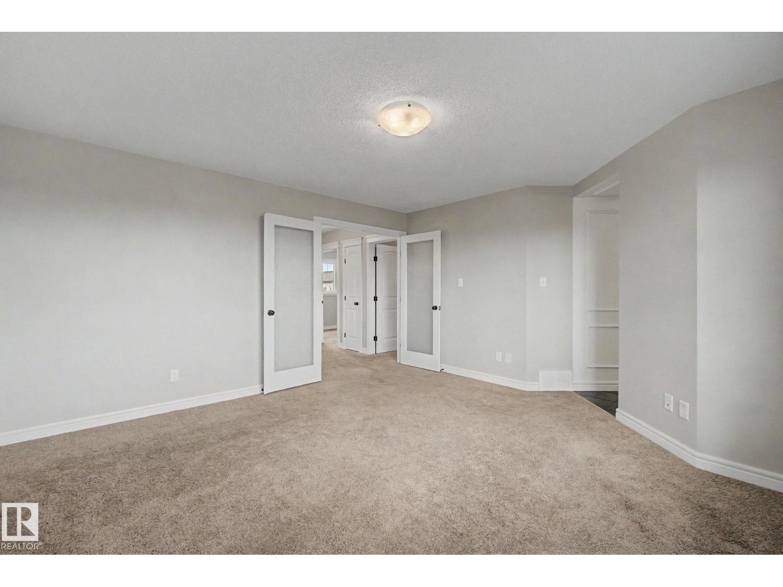 15868 10 Av Sw Property Photo 40
