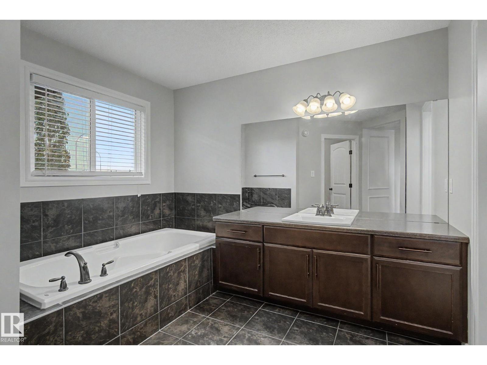 15868 10 Av Sw Property Photo 41