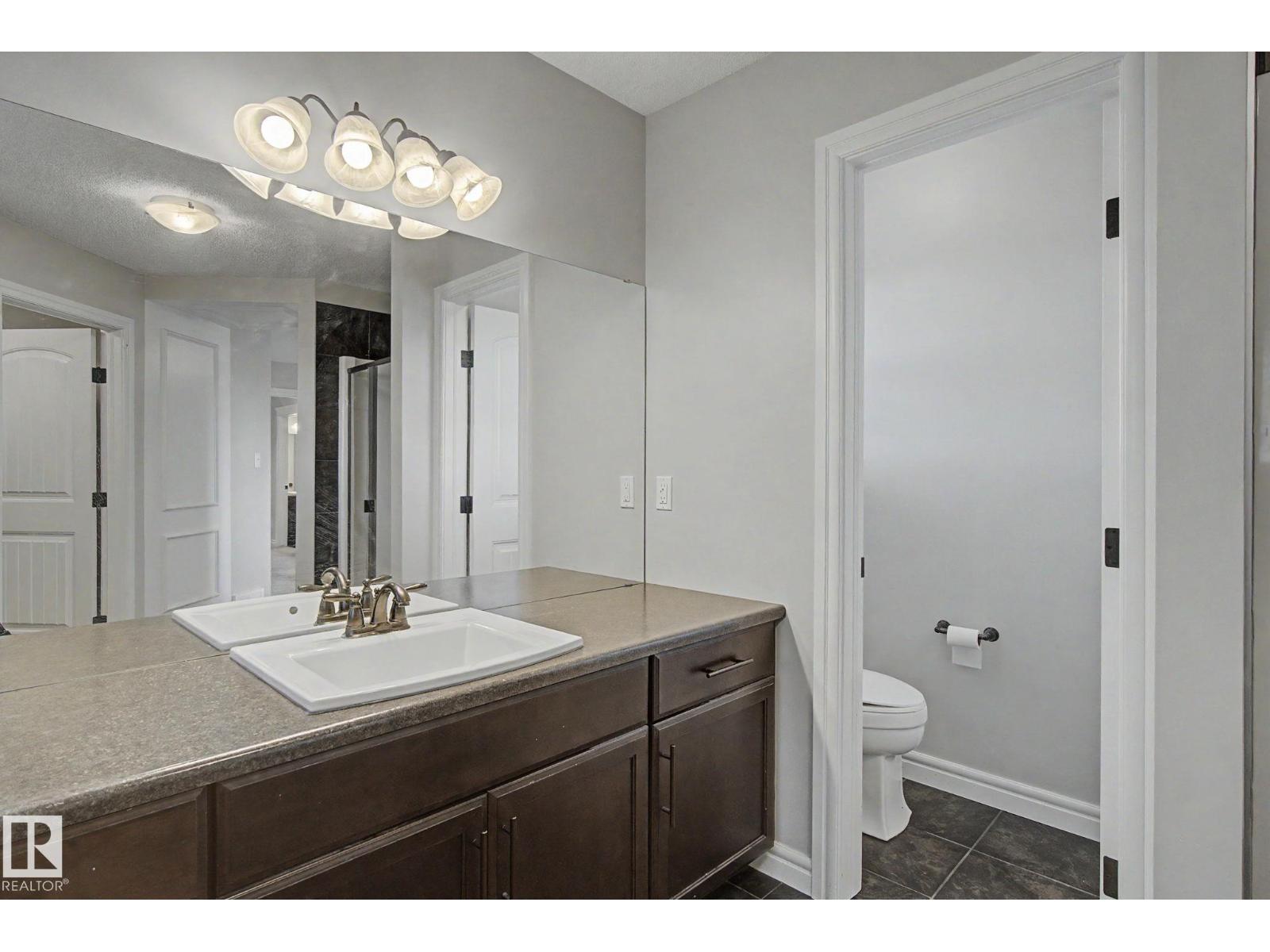 15868 10 Av Sw Property Photo 42