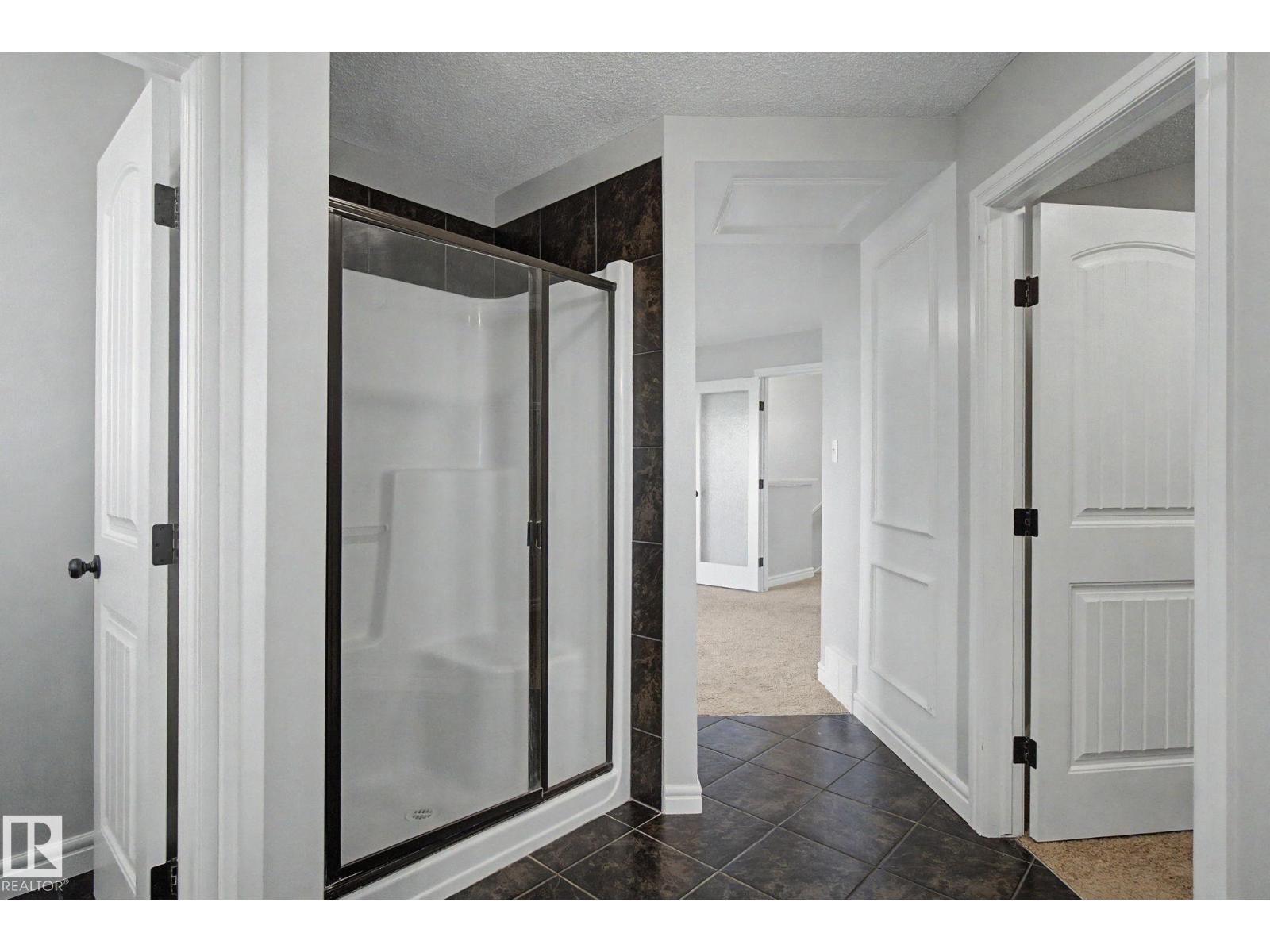 15868 10 Av Sw Property Photo 43