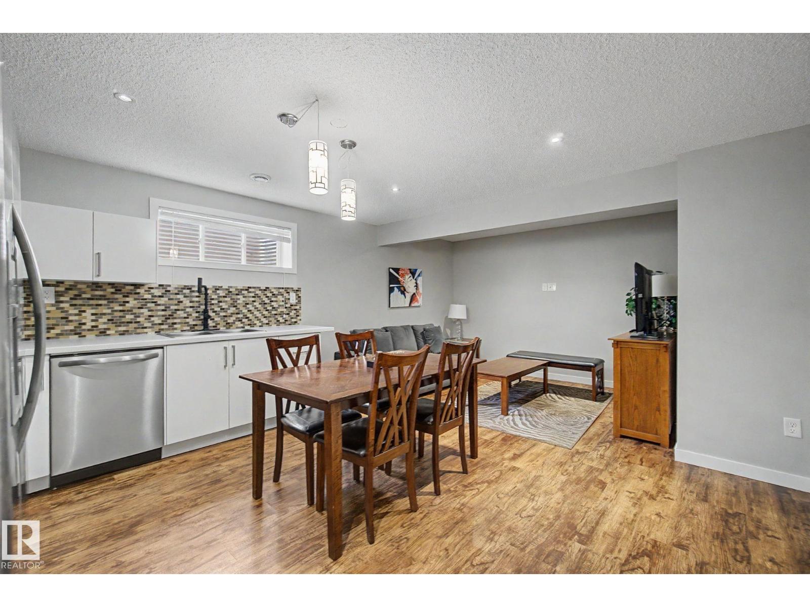 15868 10 Av Sw Property Photo 45