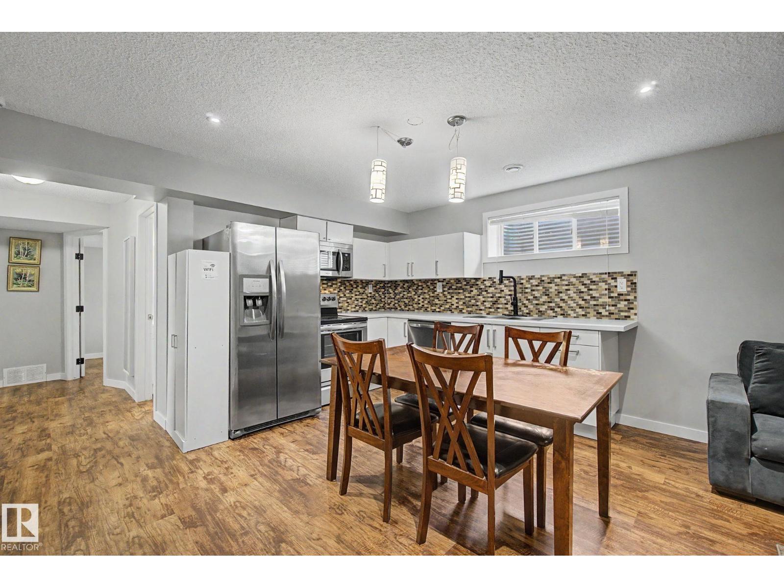 15868 10 Av Sw Property Photo 46
