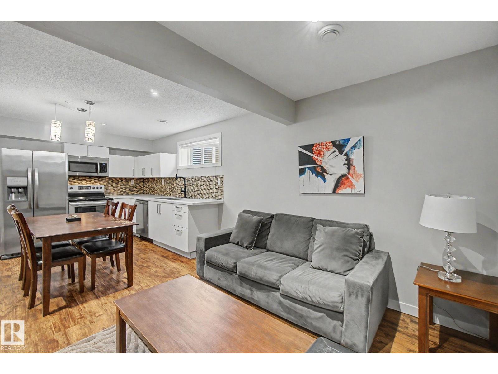 15868 10 Av Sw Property Photo 52