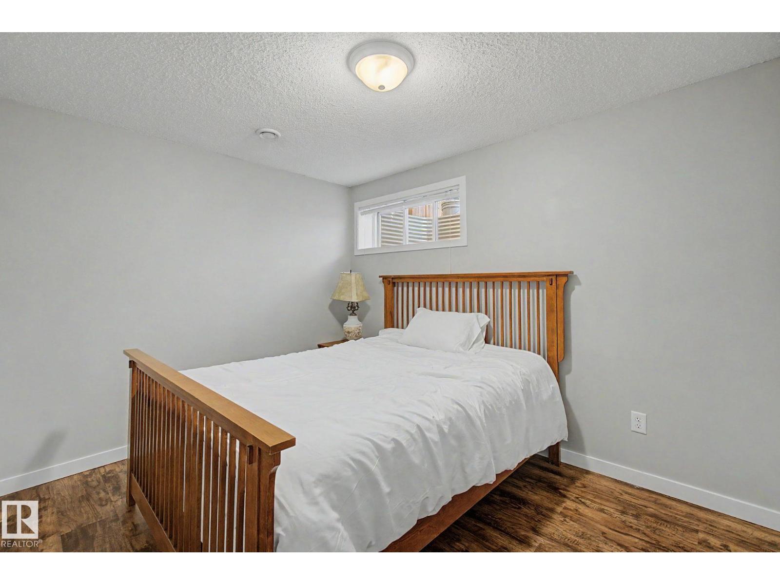 15868 10 Av Sw Property Photo 53