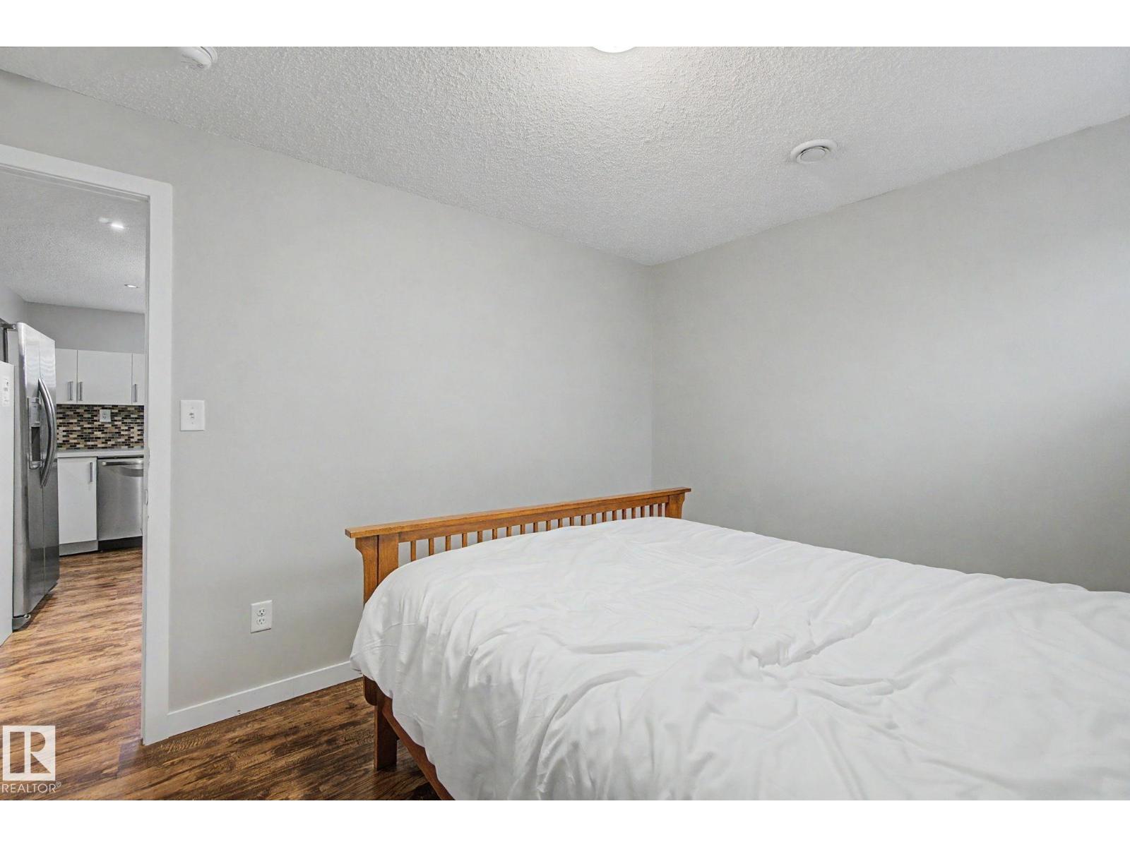 15868 10 Av Sw Property Photo 54