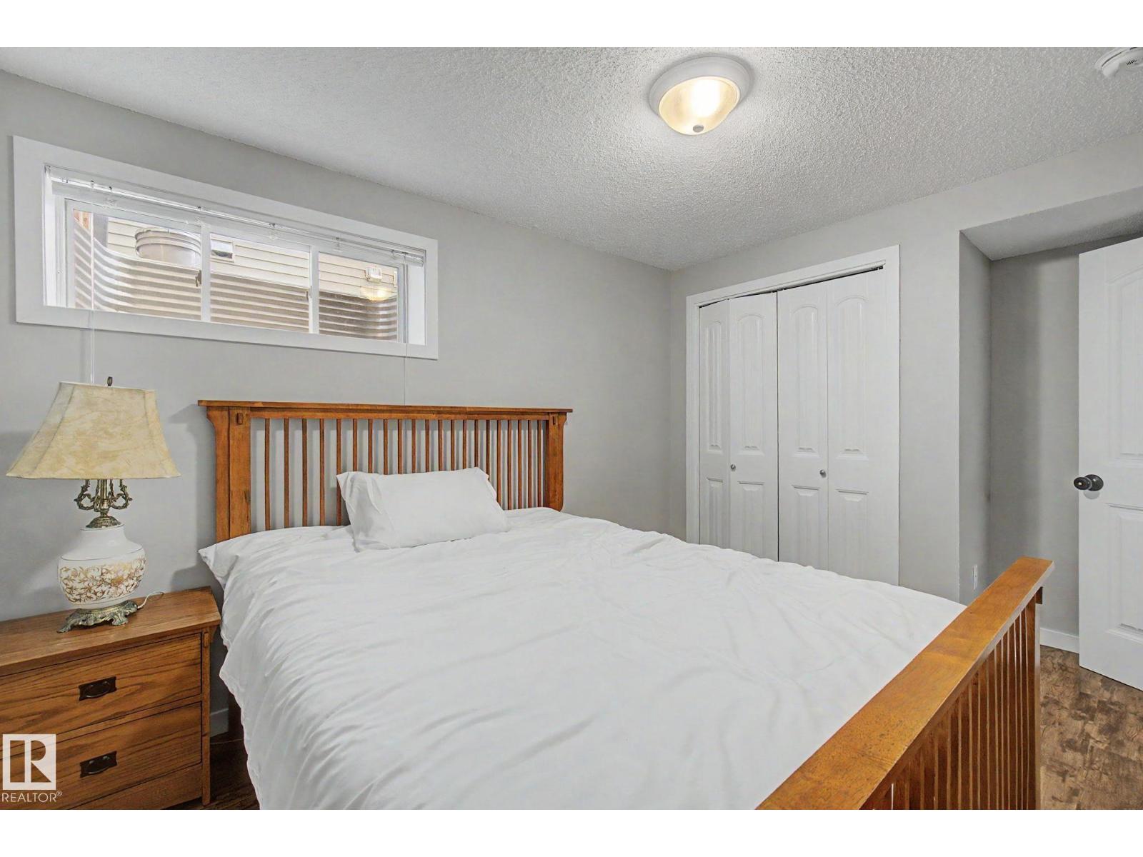 15868 10 Av Sw Property Photo 55