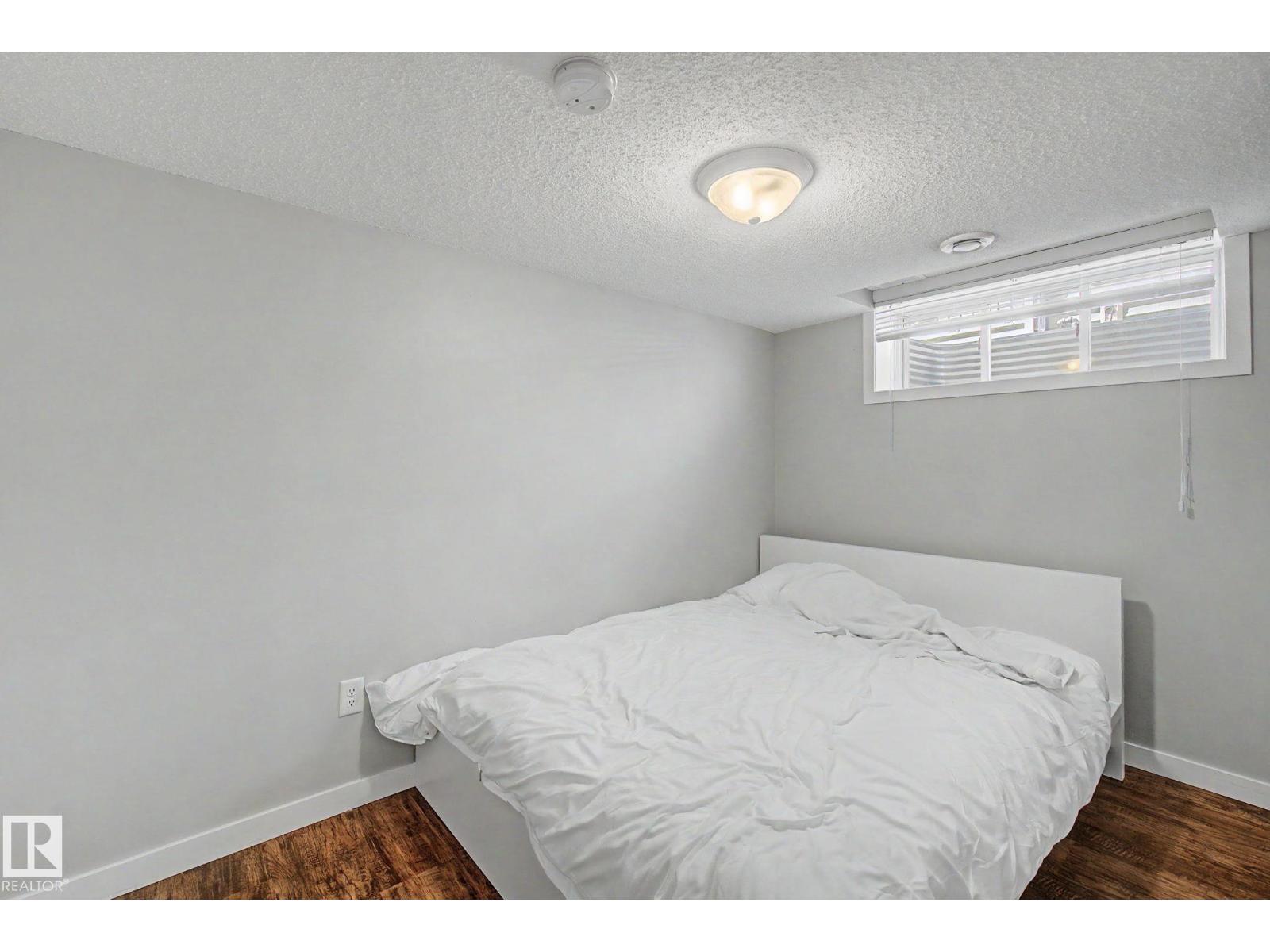 15868 10 Av Sw Property Photo 57