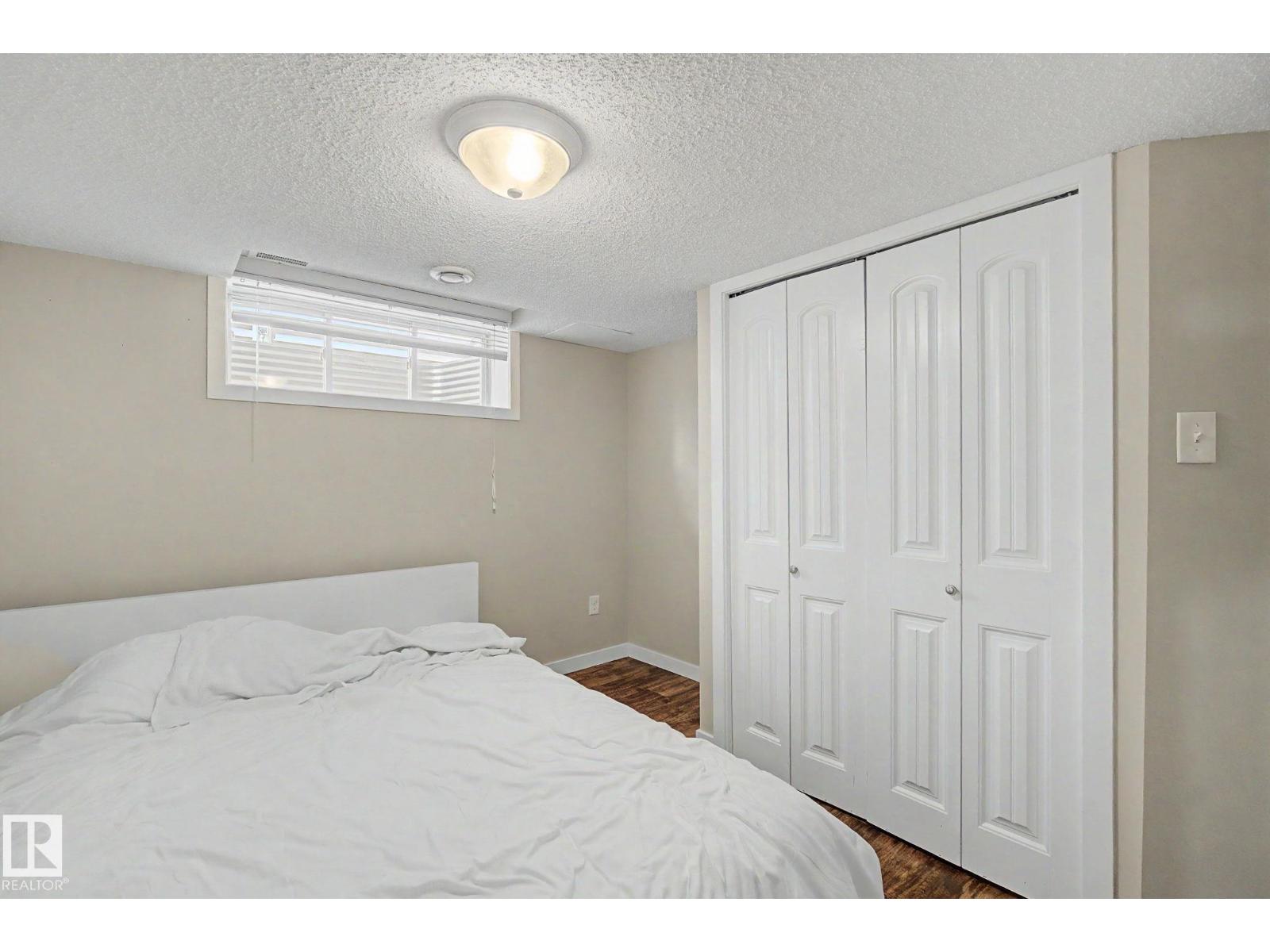 15868 10 Av Sw Property Photo 58