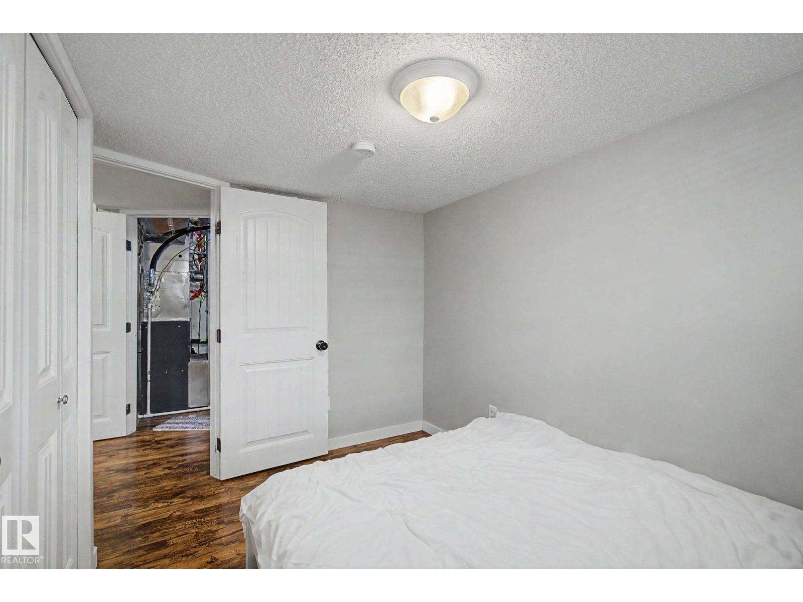 15868 10 Av Sw Property Photo 59