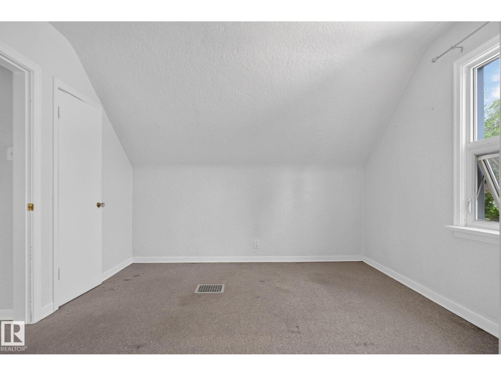 10508 67 Av Nw Nw Property Photo 29