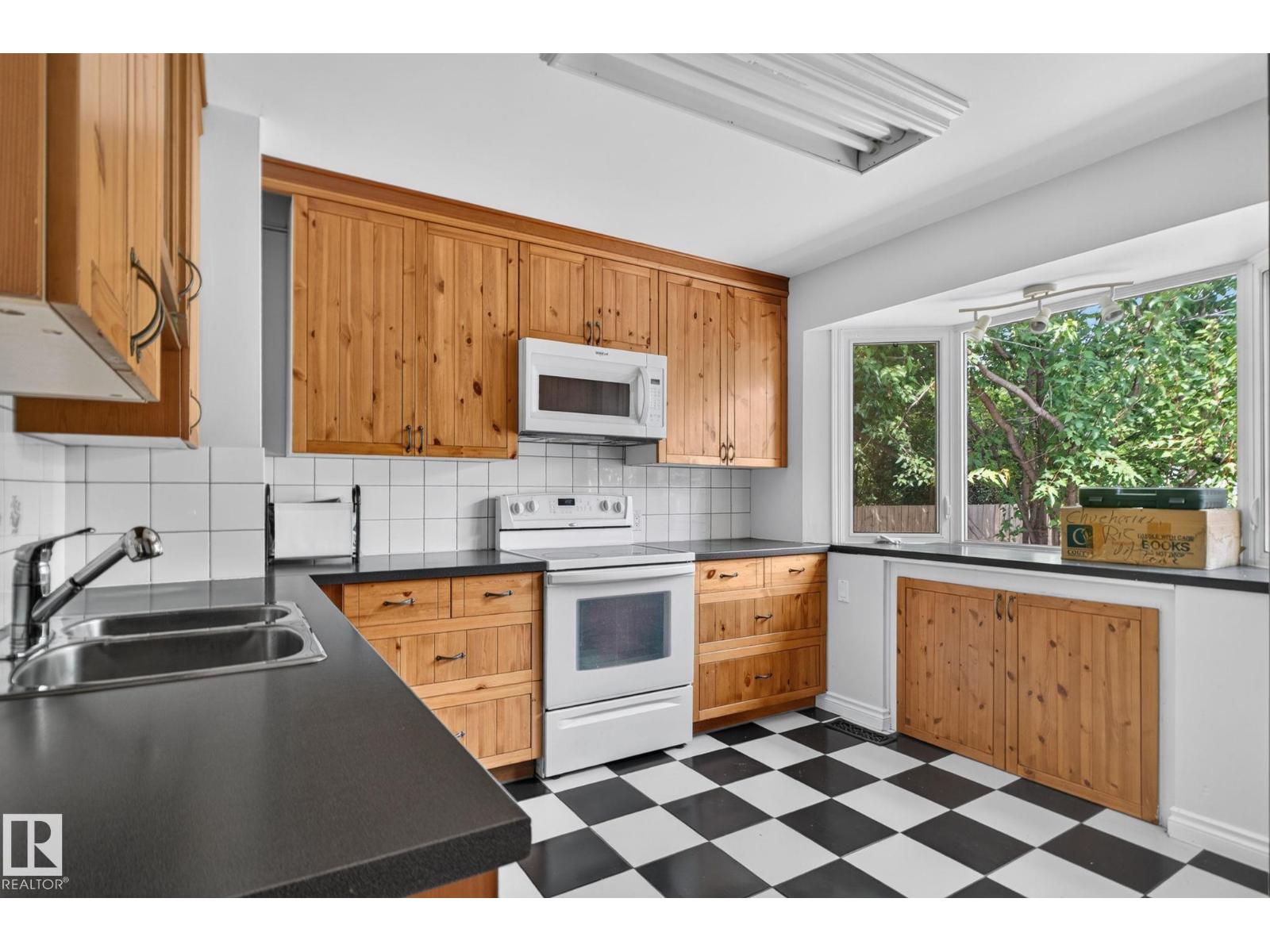 10508 67 Av Nw Nw Property Photo 33