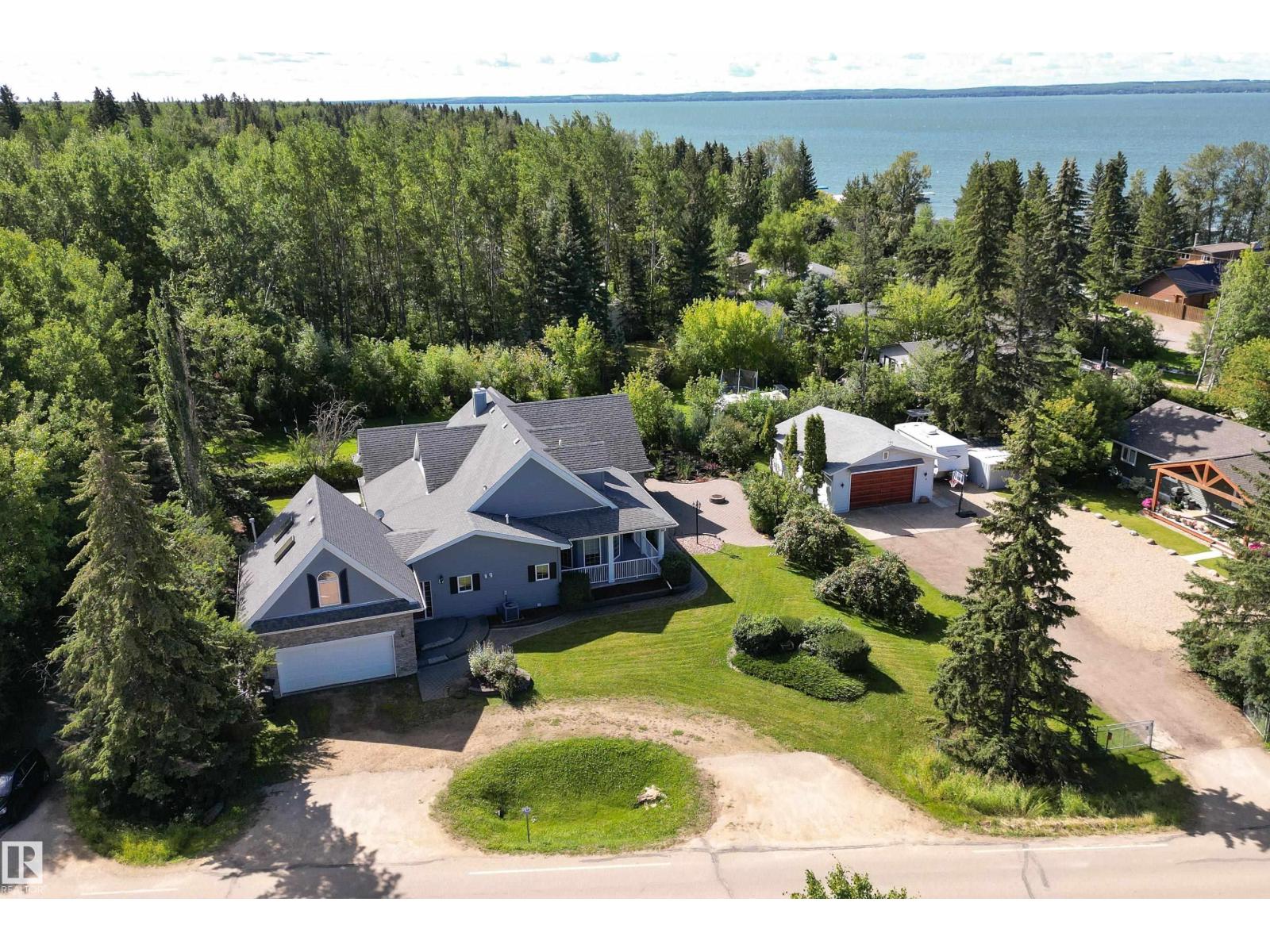 2a Silver Beach Rd Property Photo 7