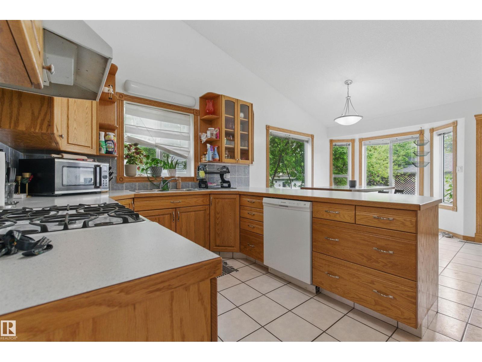 9716 160 St Nw Property Photo 2