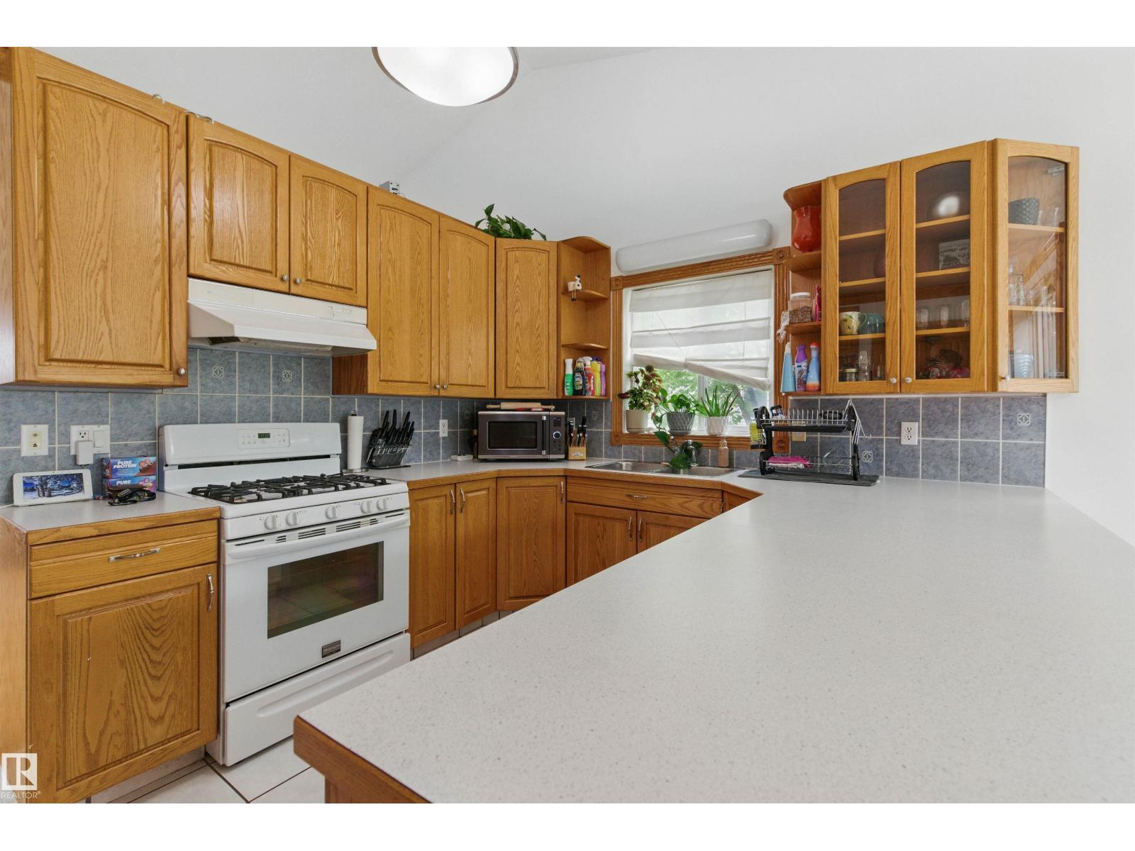 9716 160 St Nw Property Photo 3