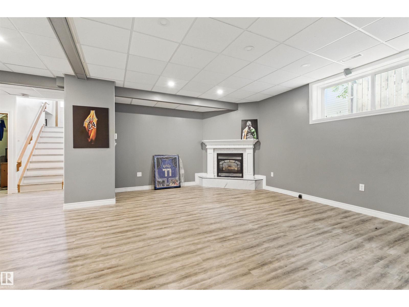 9716 160 St Nw Property Photo 16