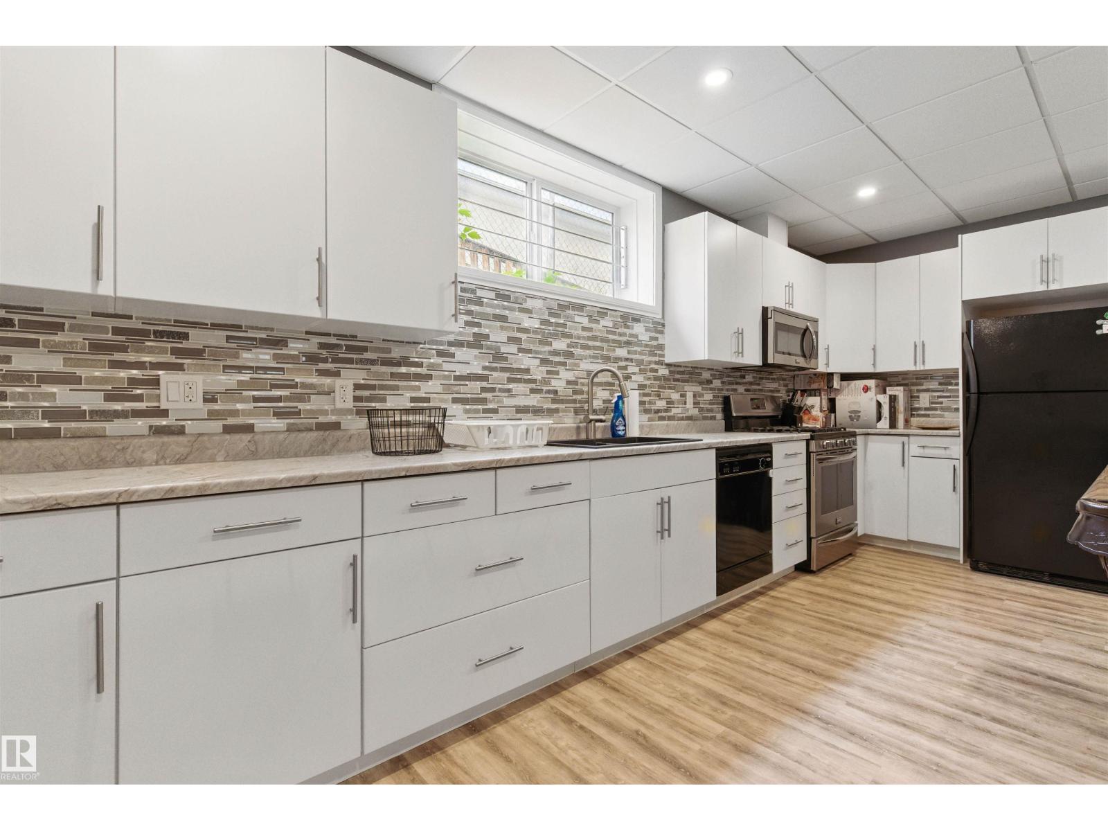 9716 160 St Nw Property Photo 17