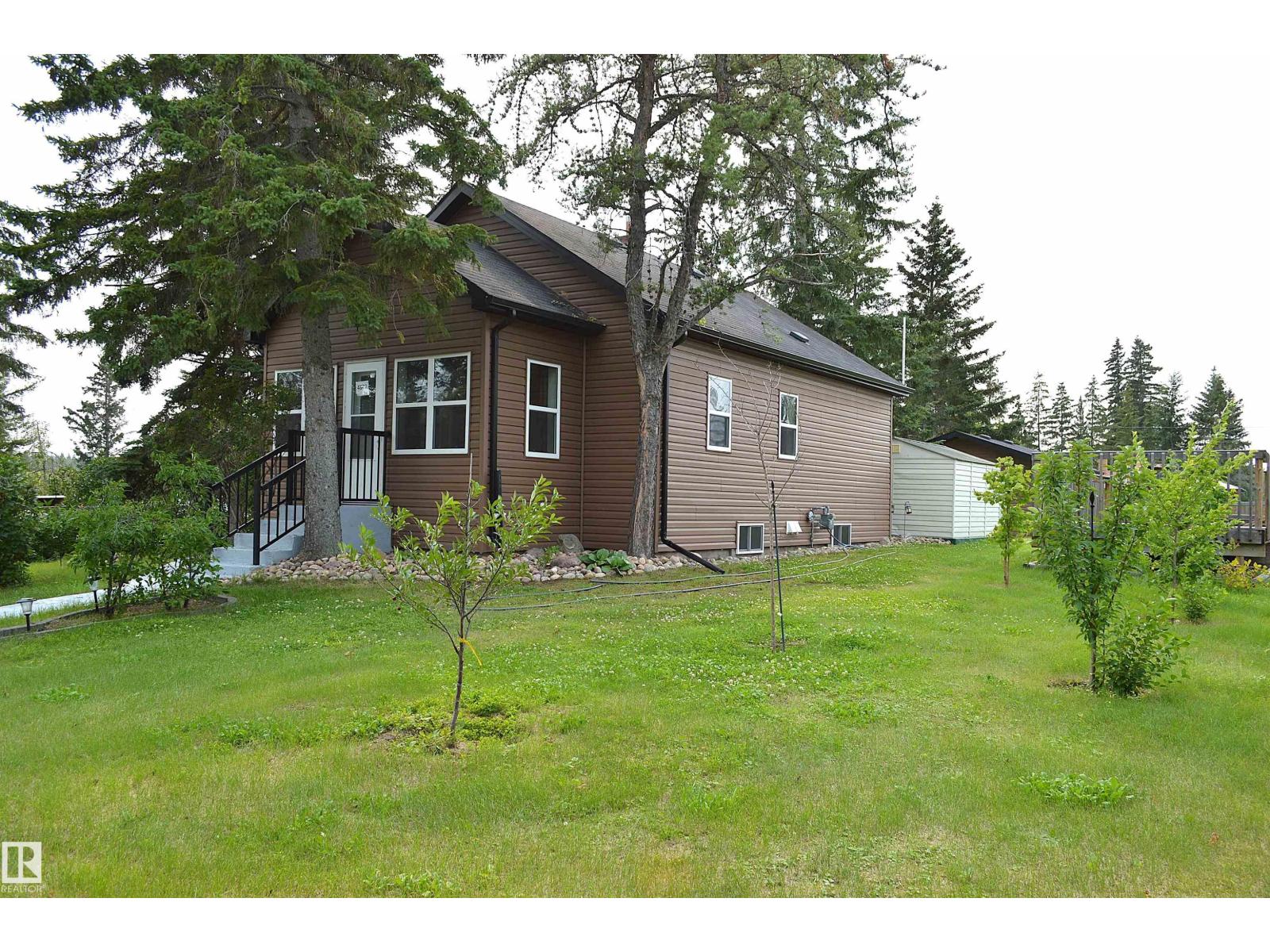 4802 50 St Property Photo 1