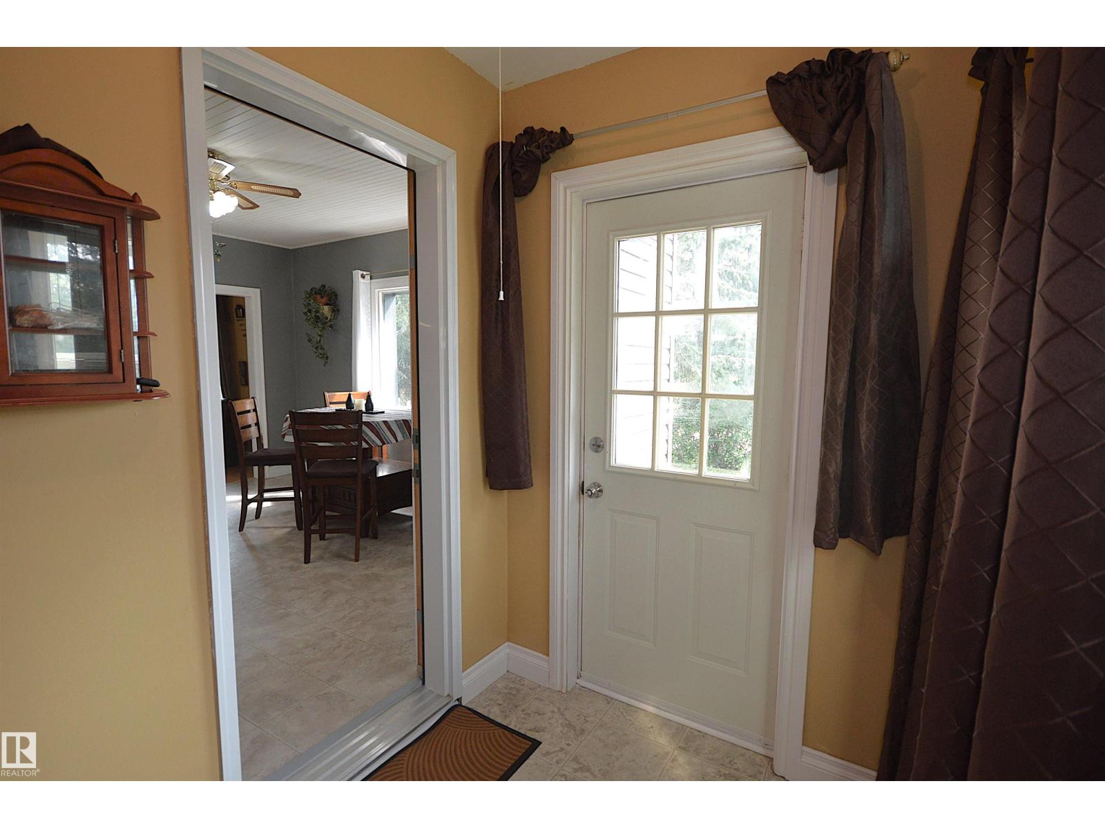 4802 50 St Property Photo 4