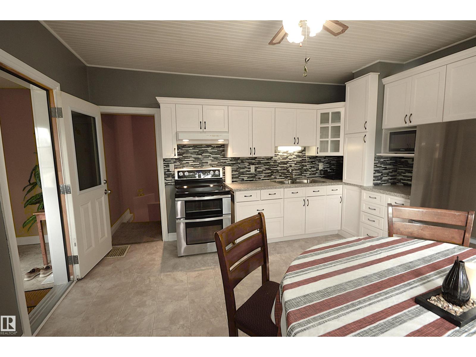 4802 50 St Property Photo 5