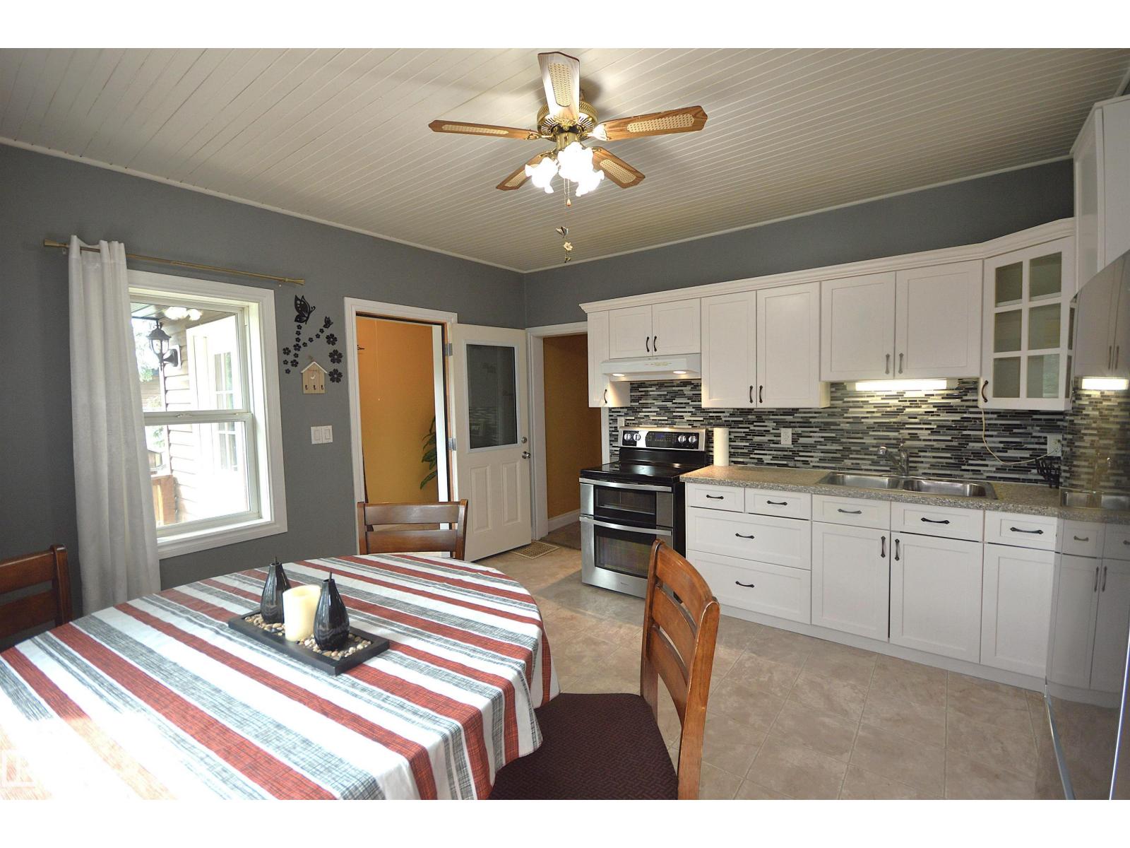 4802 50 St Property Photo 6
