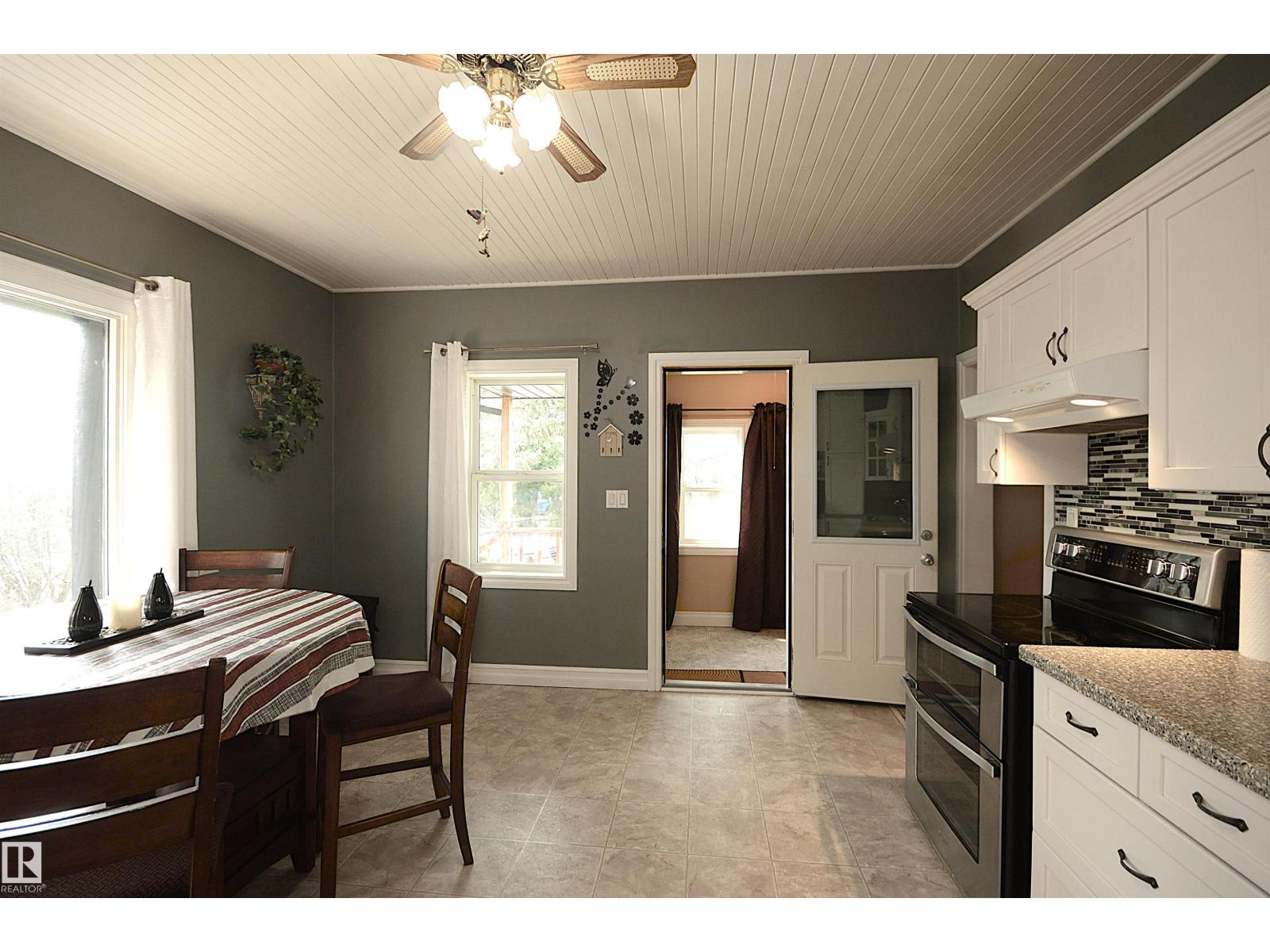 4802 50 St Property Photo 7