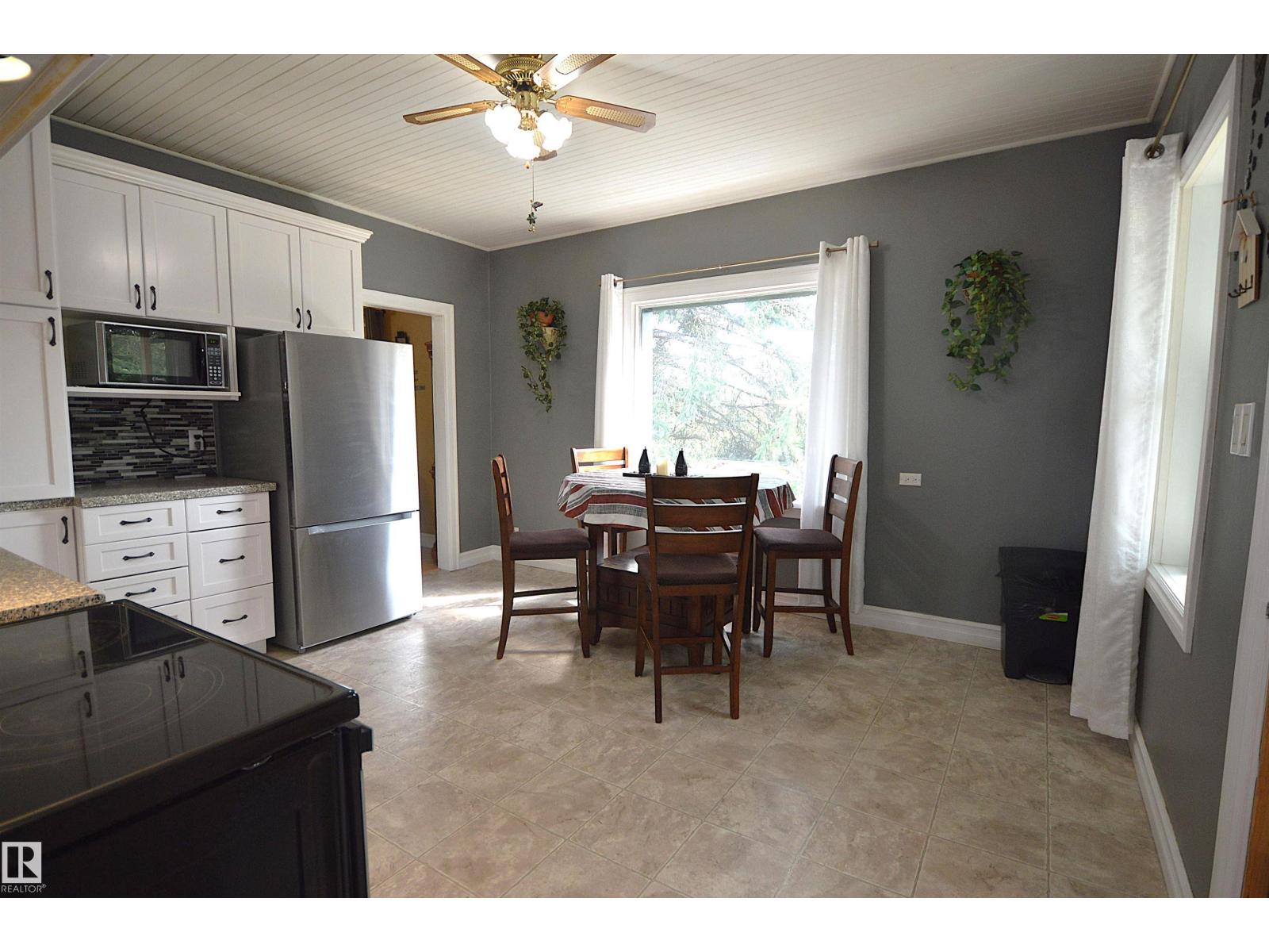 4802 50 St Property Photo 8