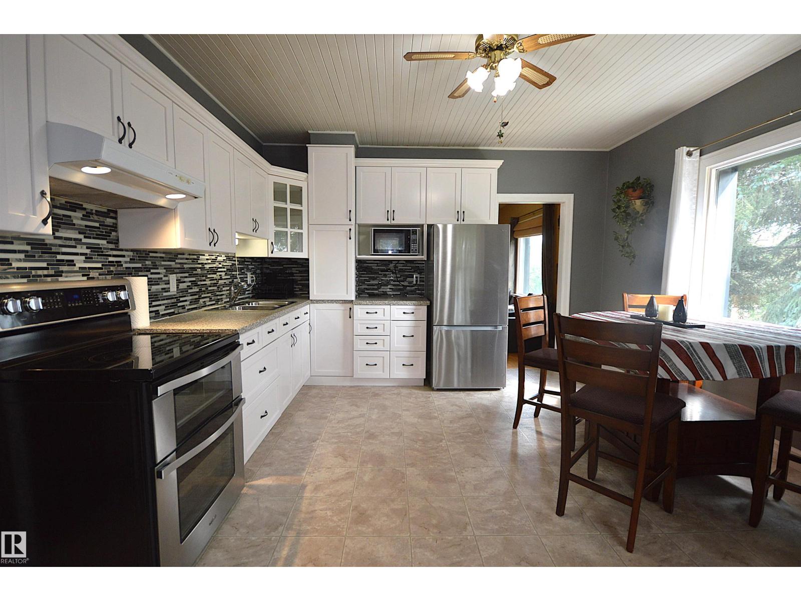 4802 50 St Property Photo 9