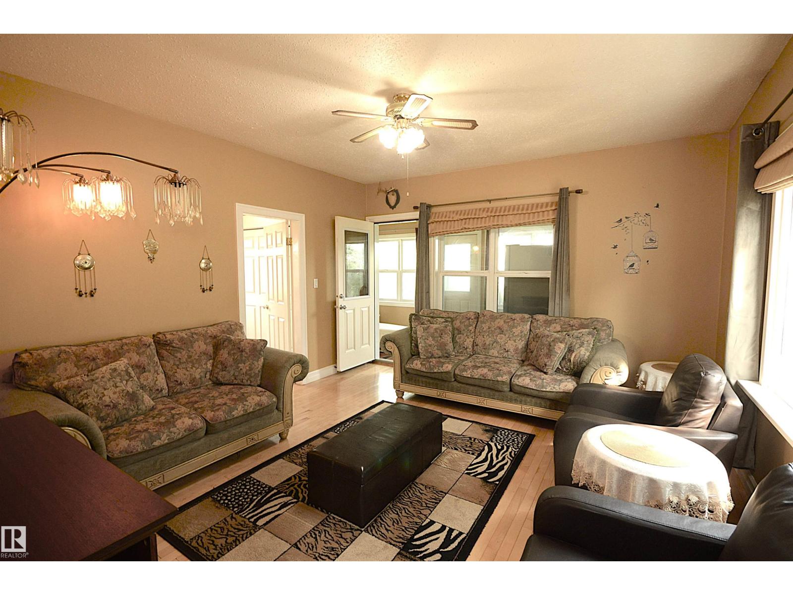 4802 50 St Property Photo 10