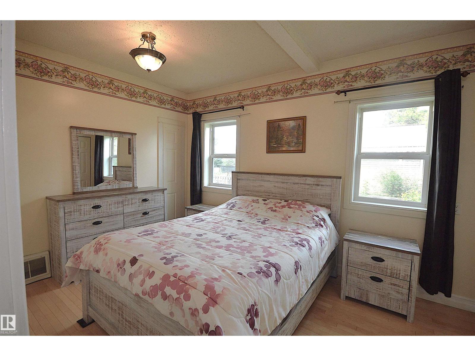 4802 50 St Property Photo 16