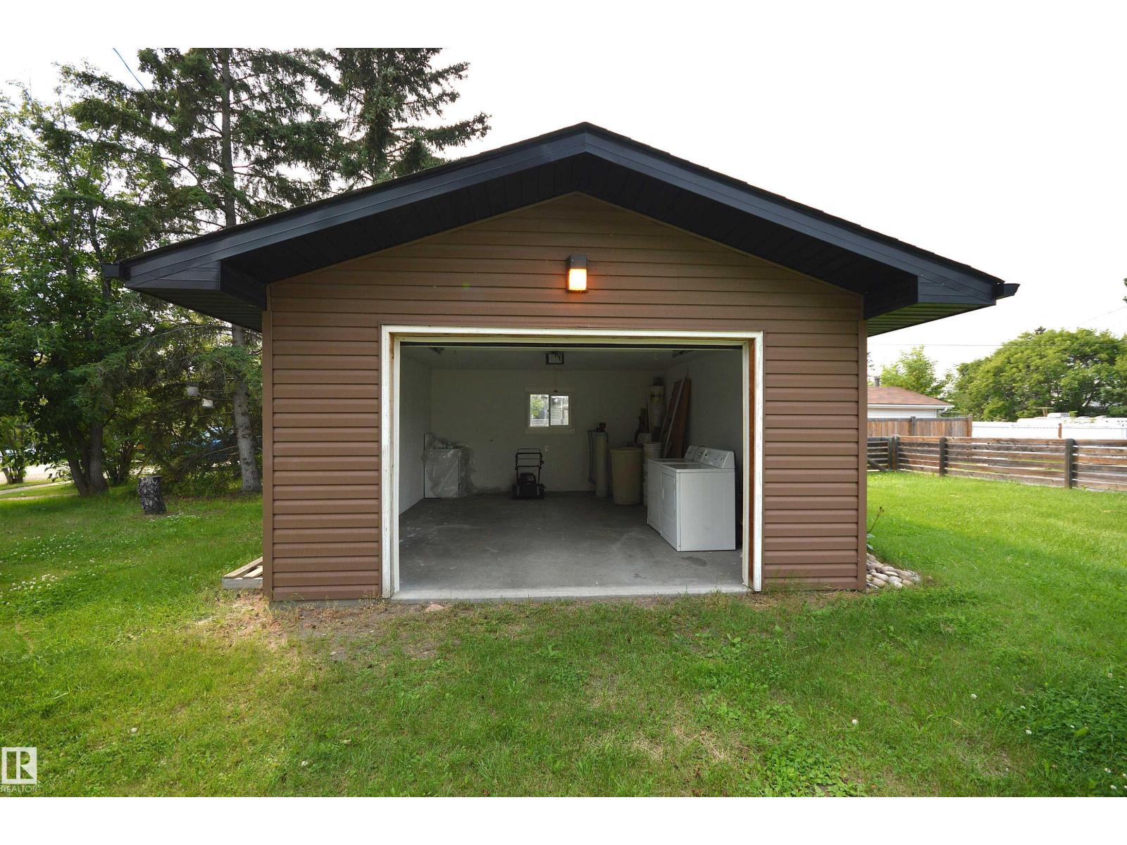 4802 50 St Property Photo 40
