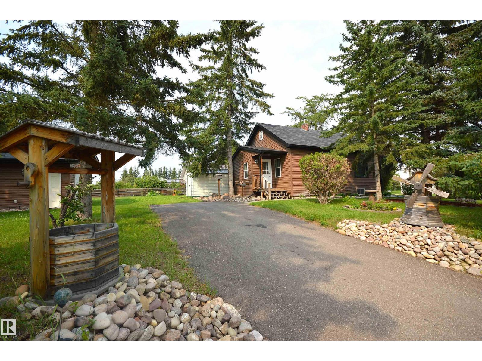 4802 50 St Property Photo 49