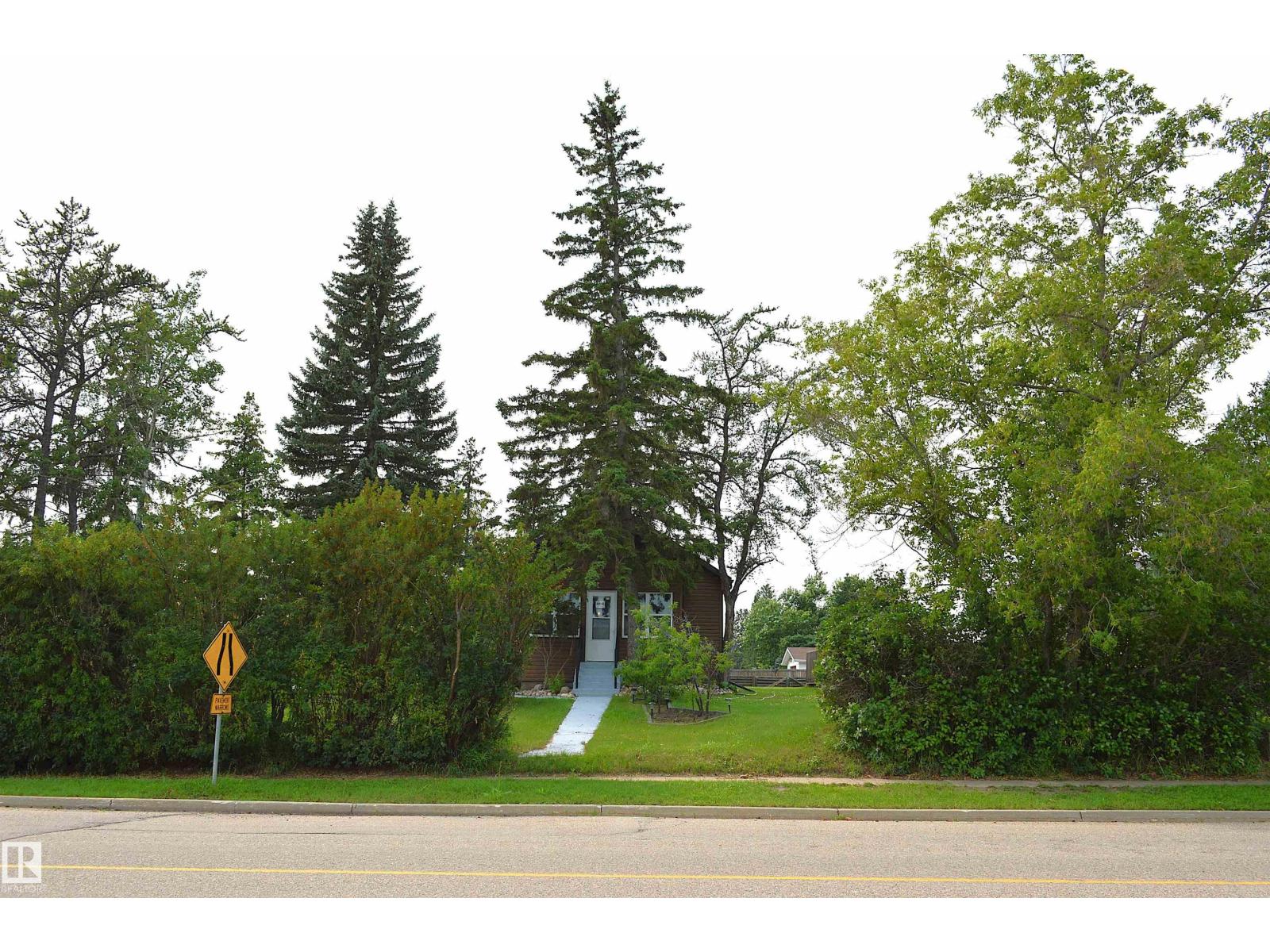 4802 50 St Property Photo 53