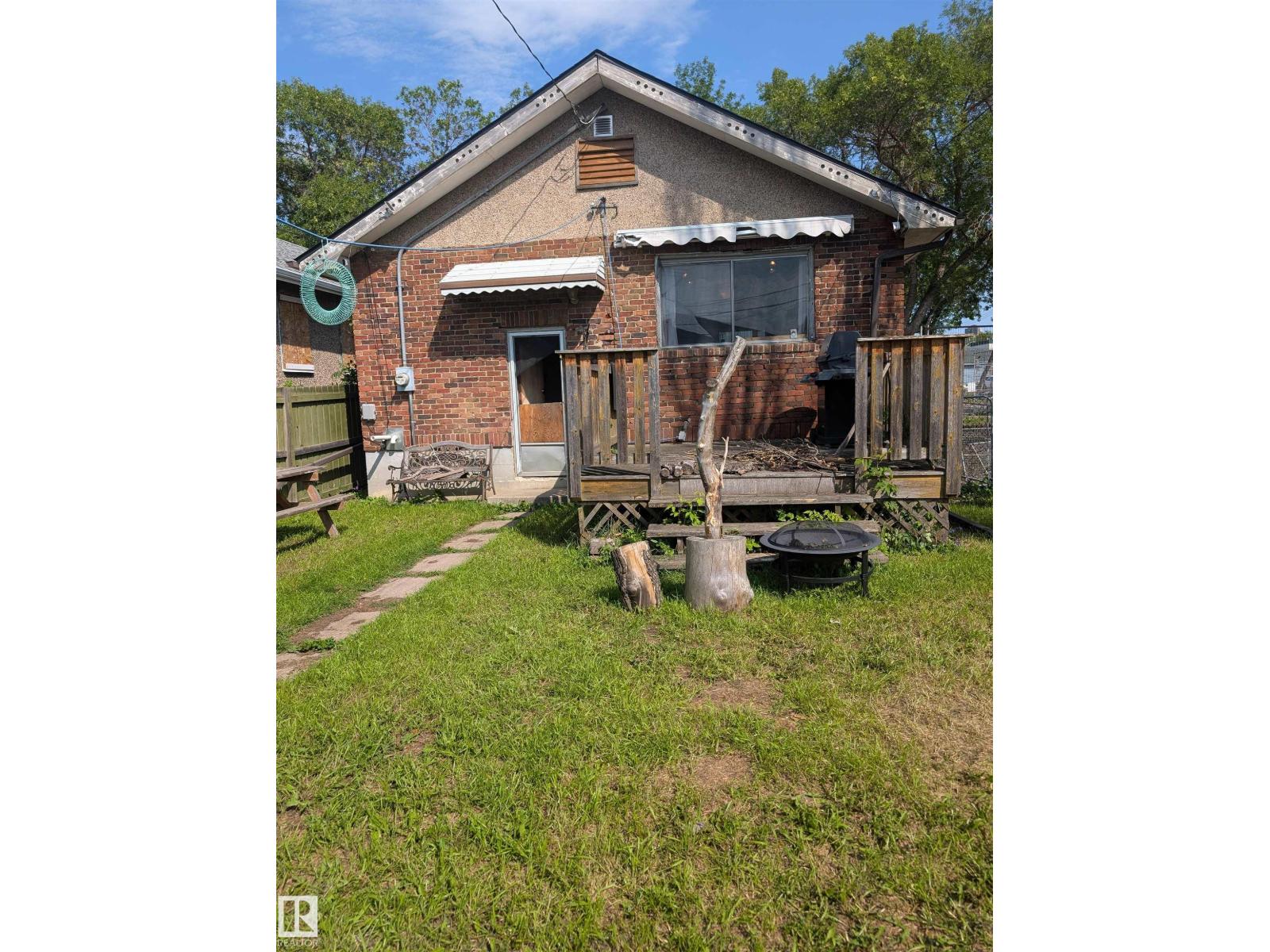 11124 97 St Nw Nw Property Photo 2