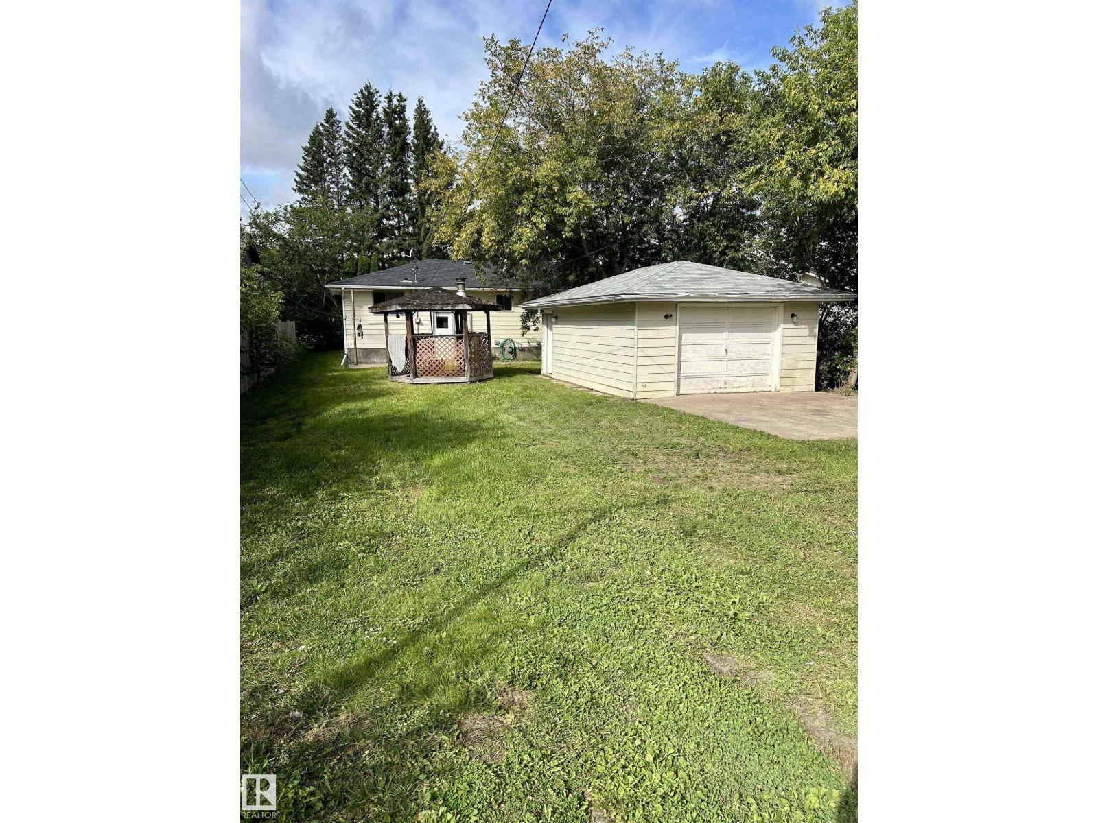 4809 52 St Property Photo 2