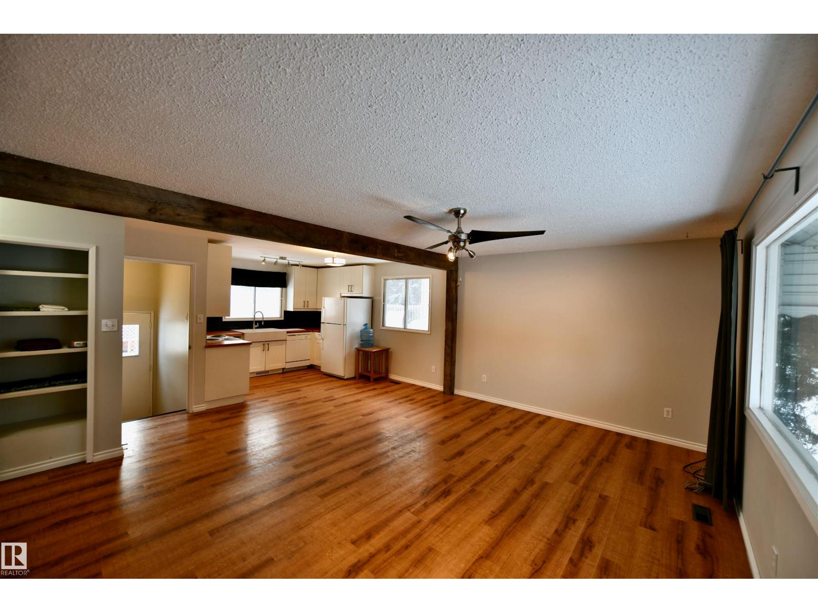 4809 52 St Property Photo 3