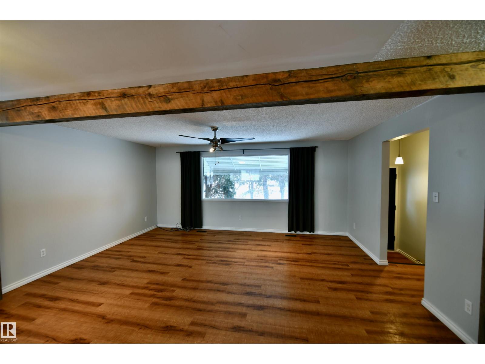 4809 52 St Property Photo 8
