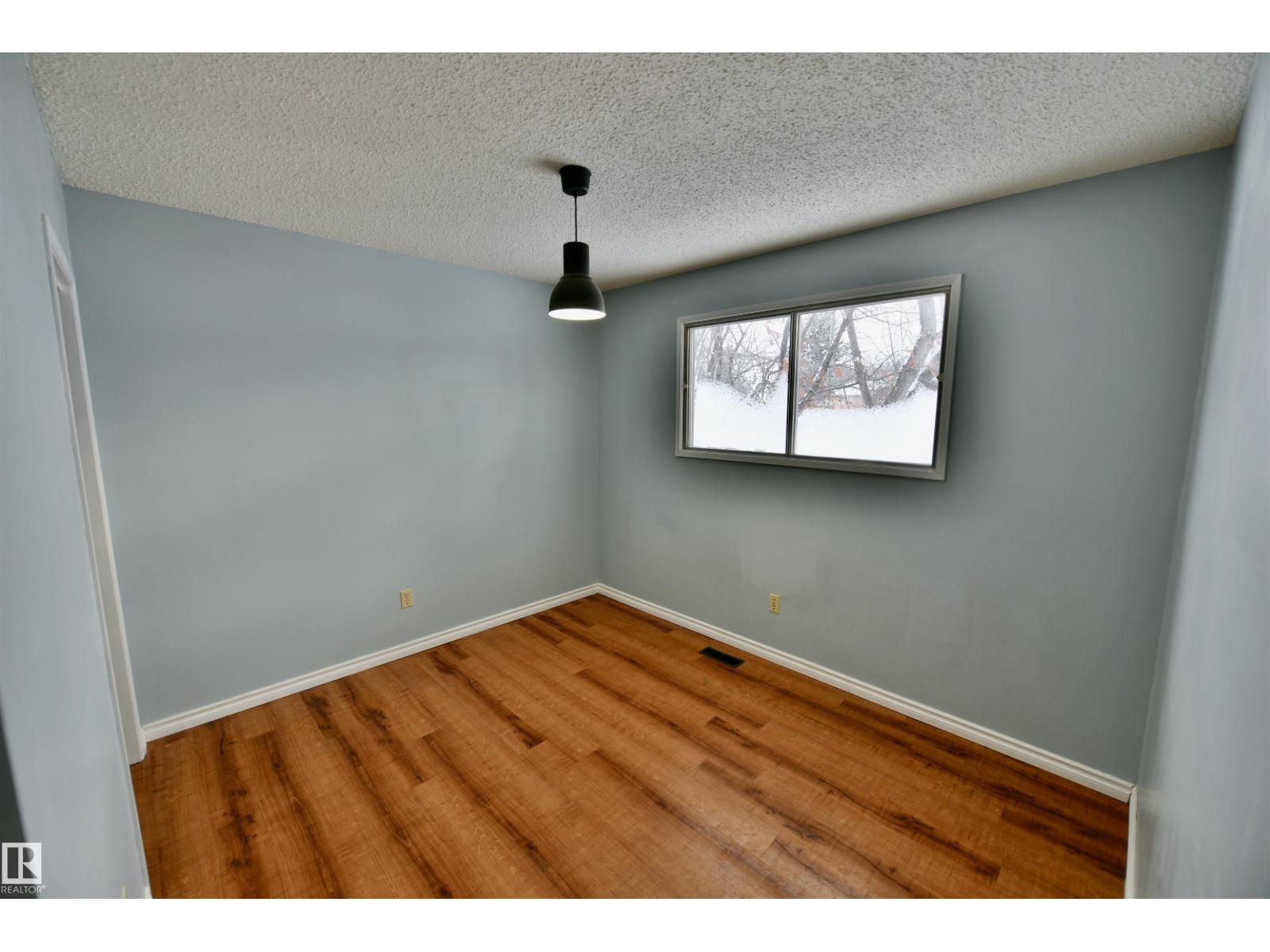 4809 52 St Property Photo 10