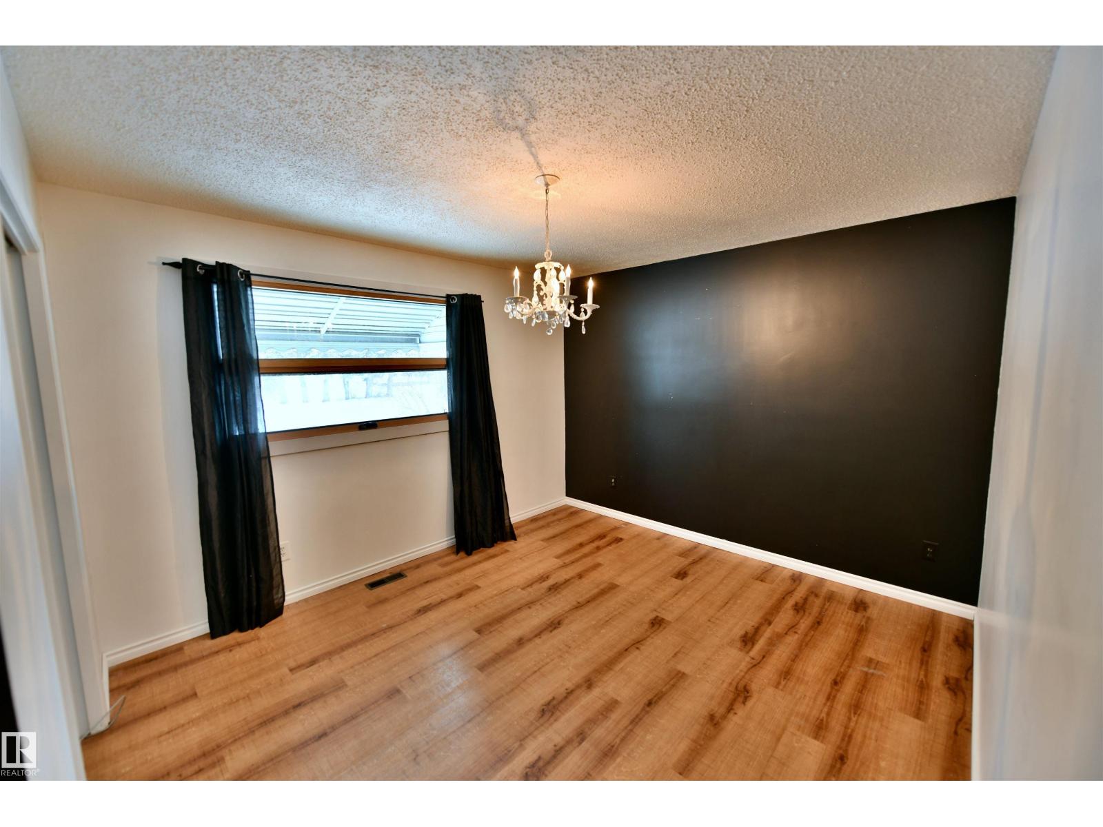 4809 52 St Property Photo 12
